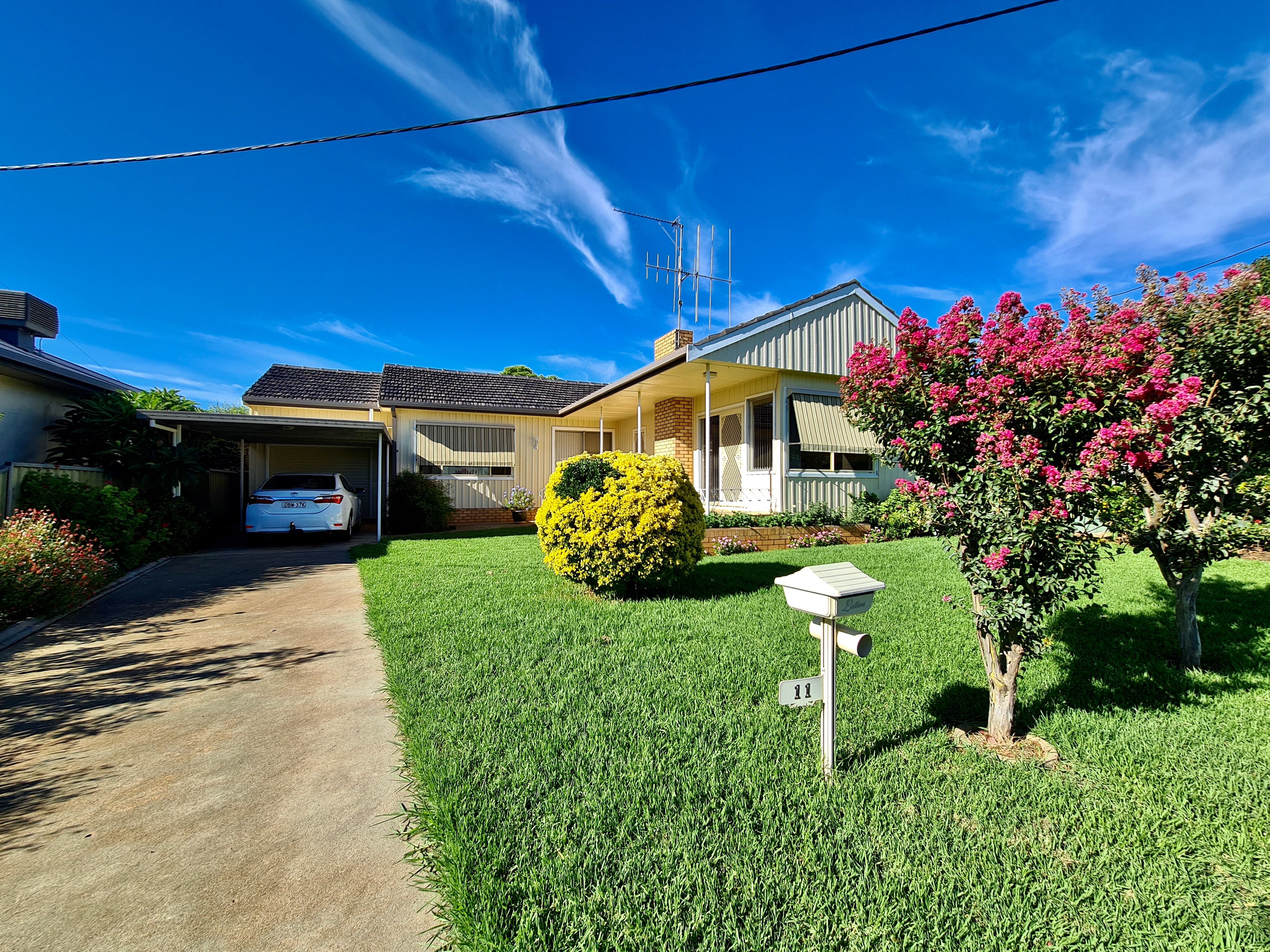 11 Brolgan Road, Parkes, NSW 2870