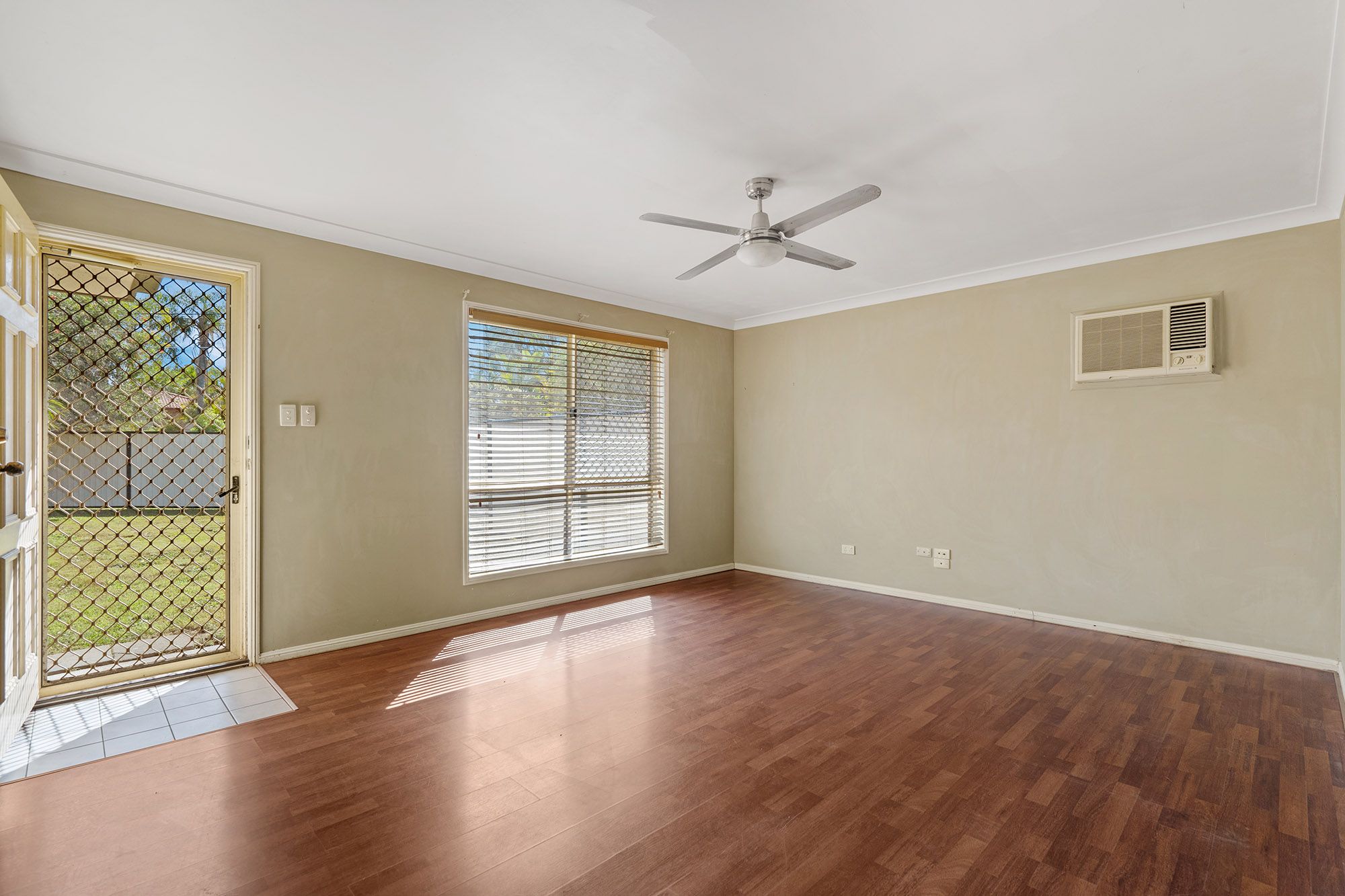 15 Barcrest Court, Crestmead, QLD 4132