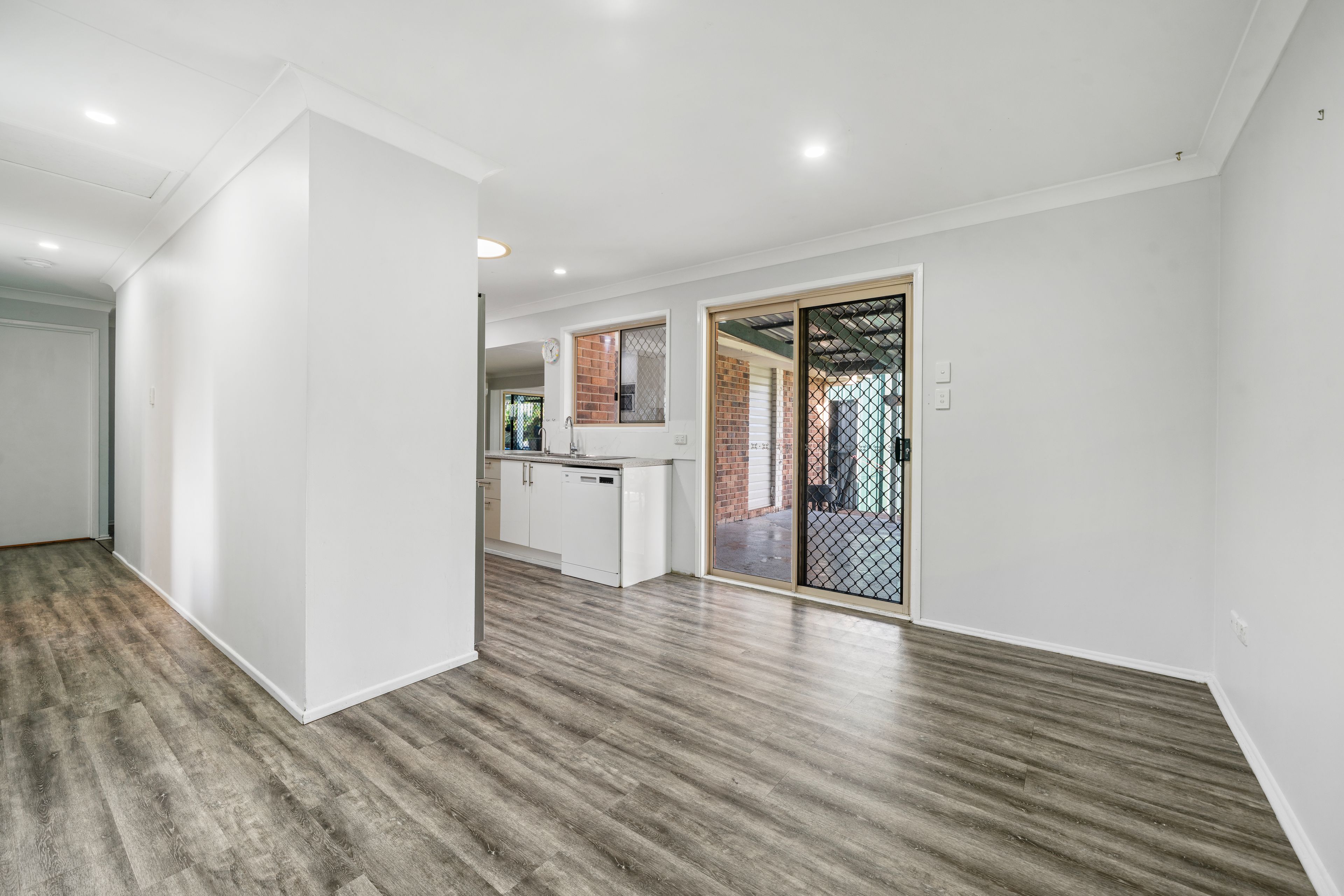 6 Catherine Crescent — photo 10 of 26