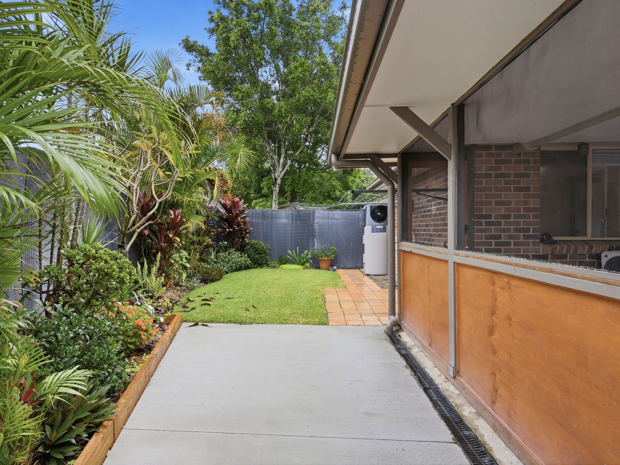 24 Meadow View Close — photo 13 of 15