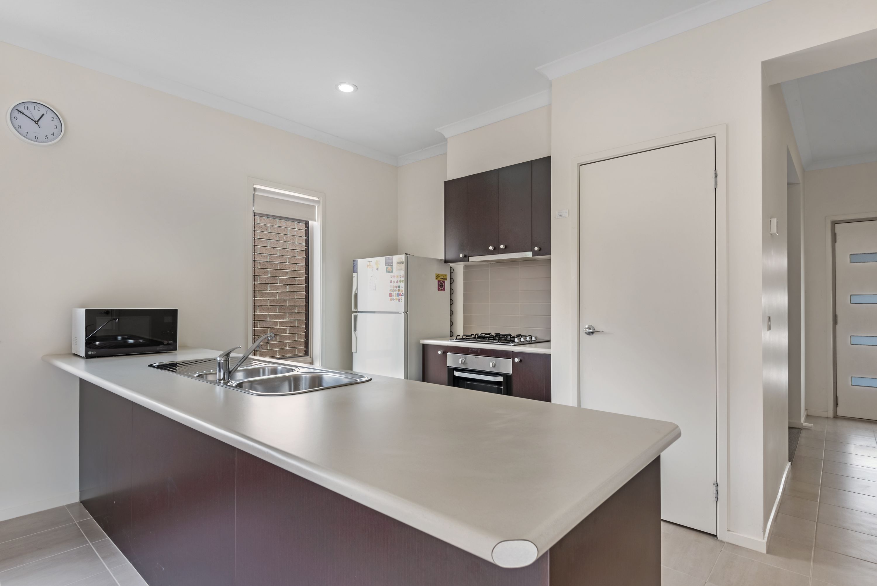 27 Clarendon Avenue, Craigieburn, VIC 3064