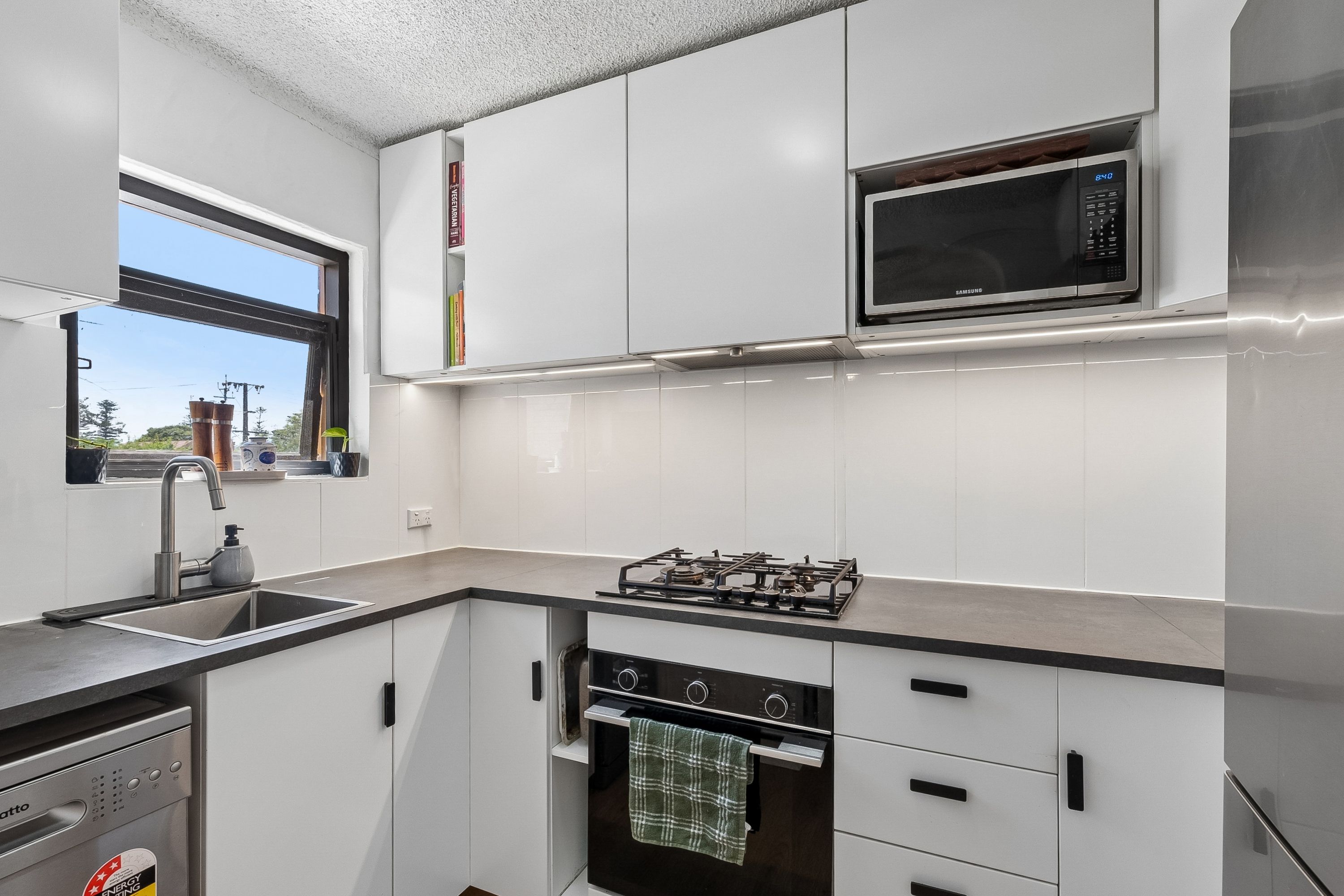 10/21 Sturt Street — photo 8 of 12