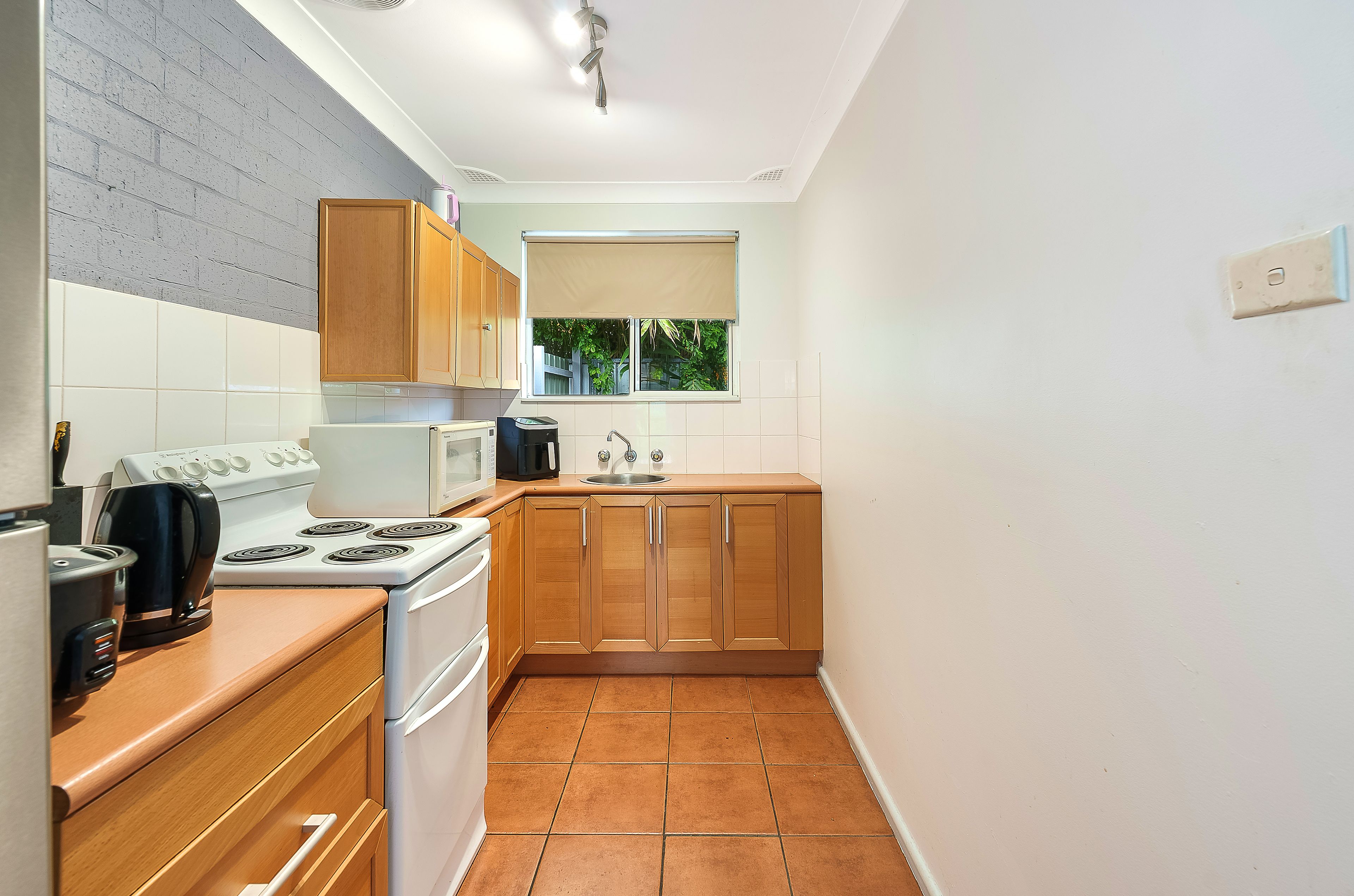 37 Gordon Avenue — photo 11 of 16