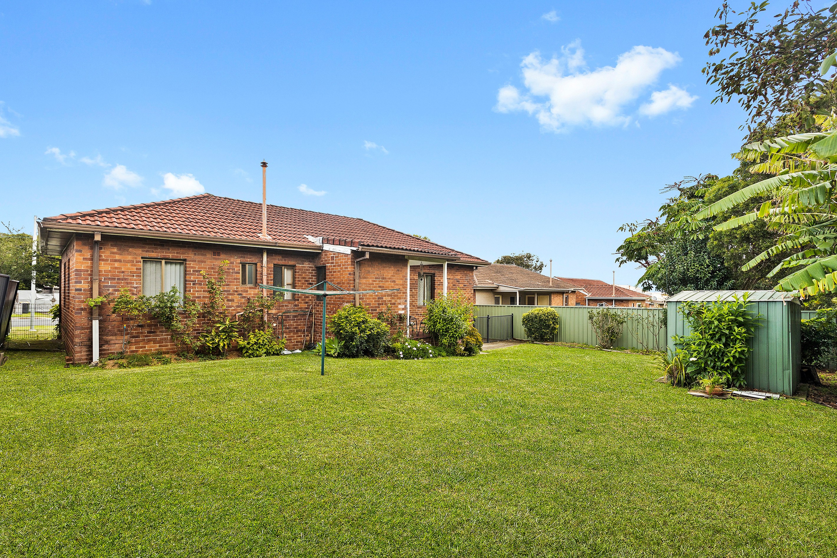 4 Montgomery Avenue, Warrawong, NSW 2502