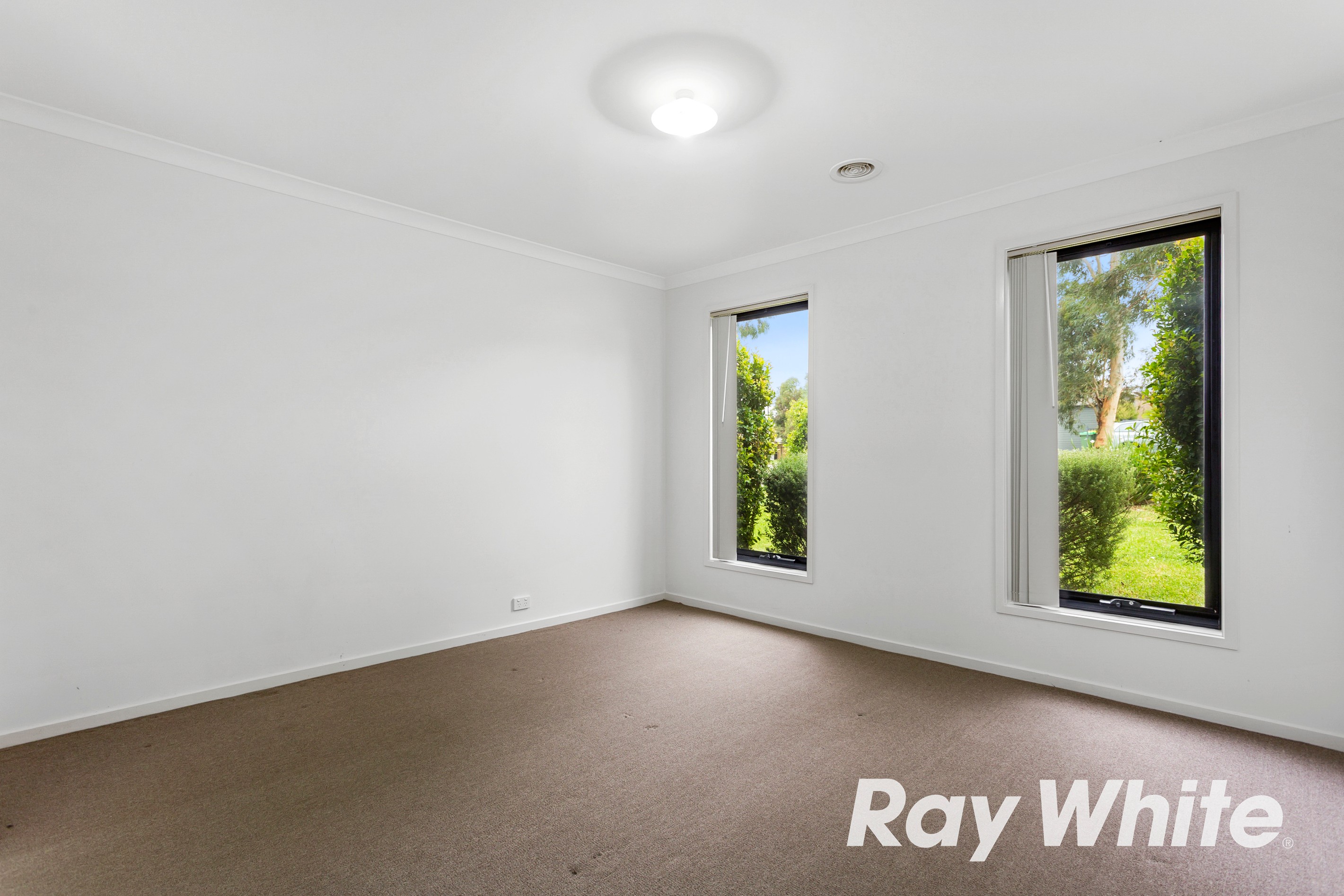 36 Bonneville Parade, Pakenham, VIC 3810