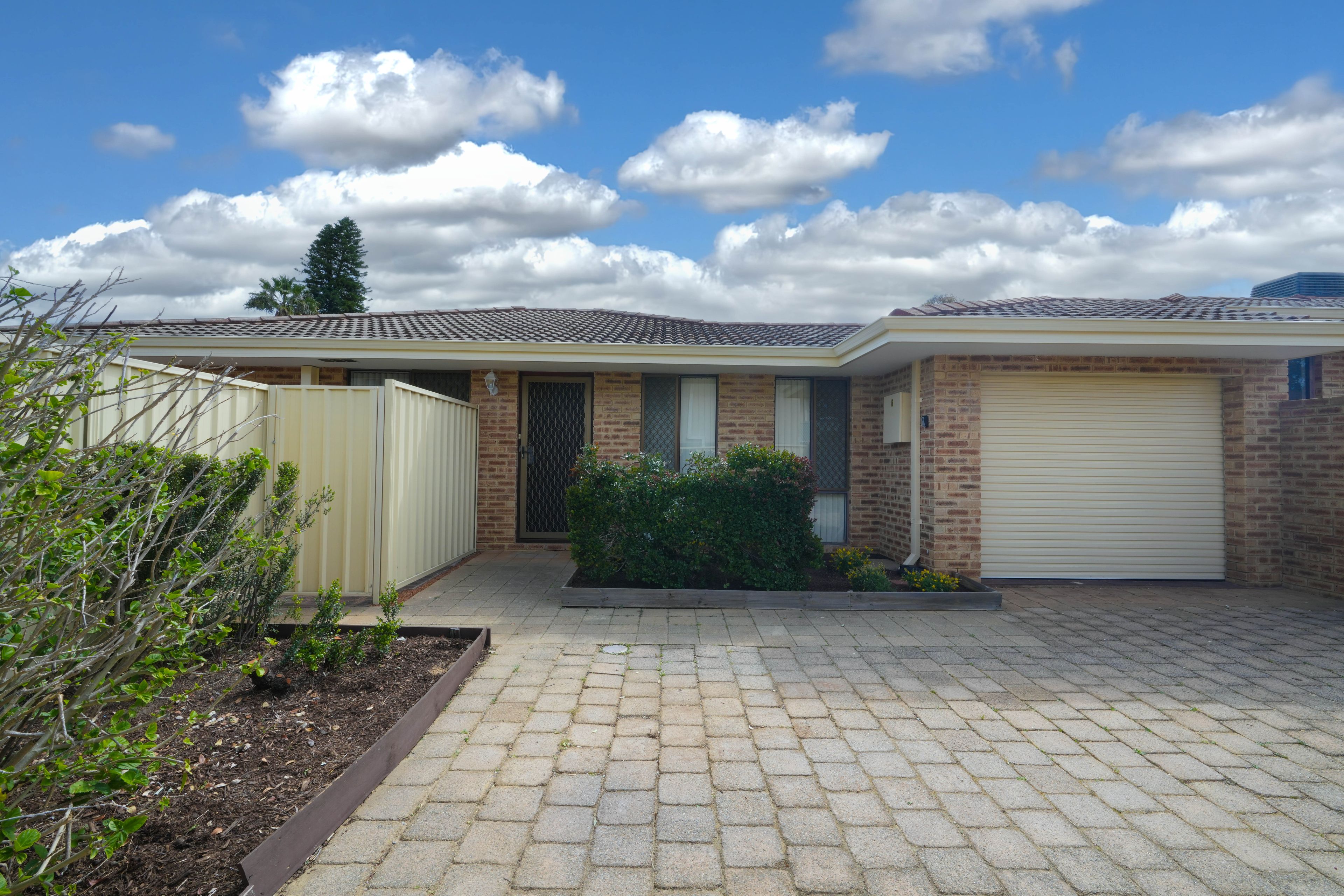6/12 Brian Avenue — photo 3 of 30