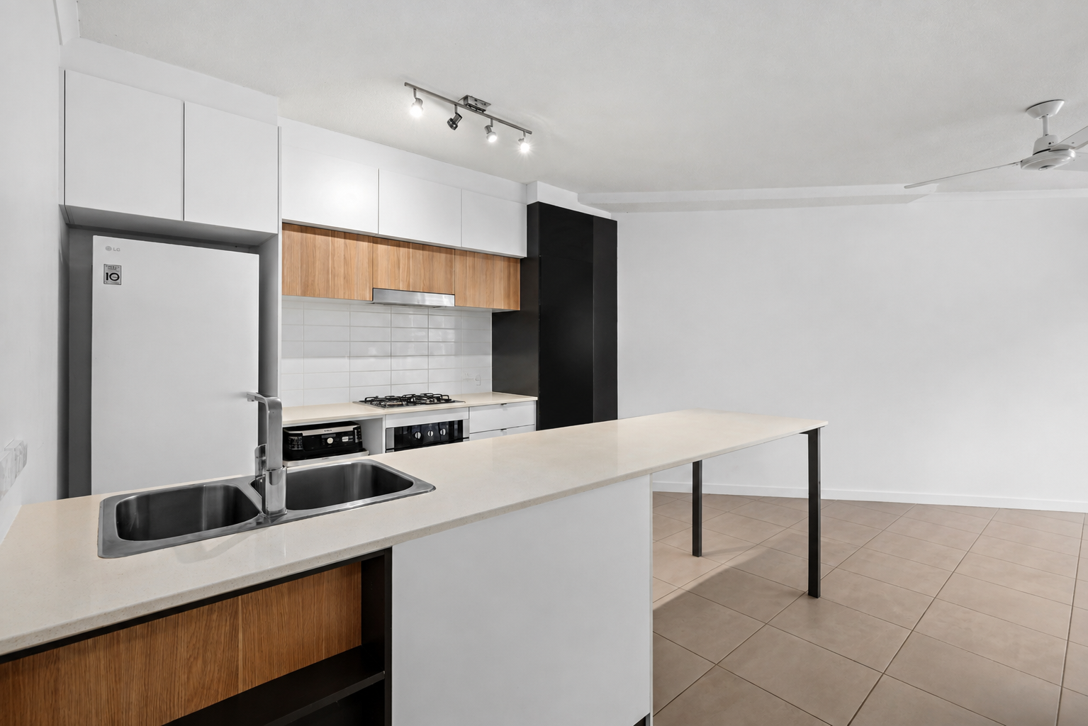 108/283 Logan Road — photo 6 of 18