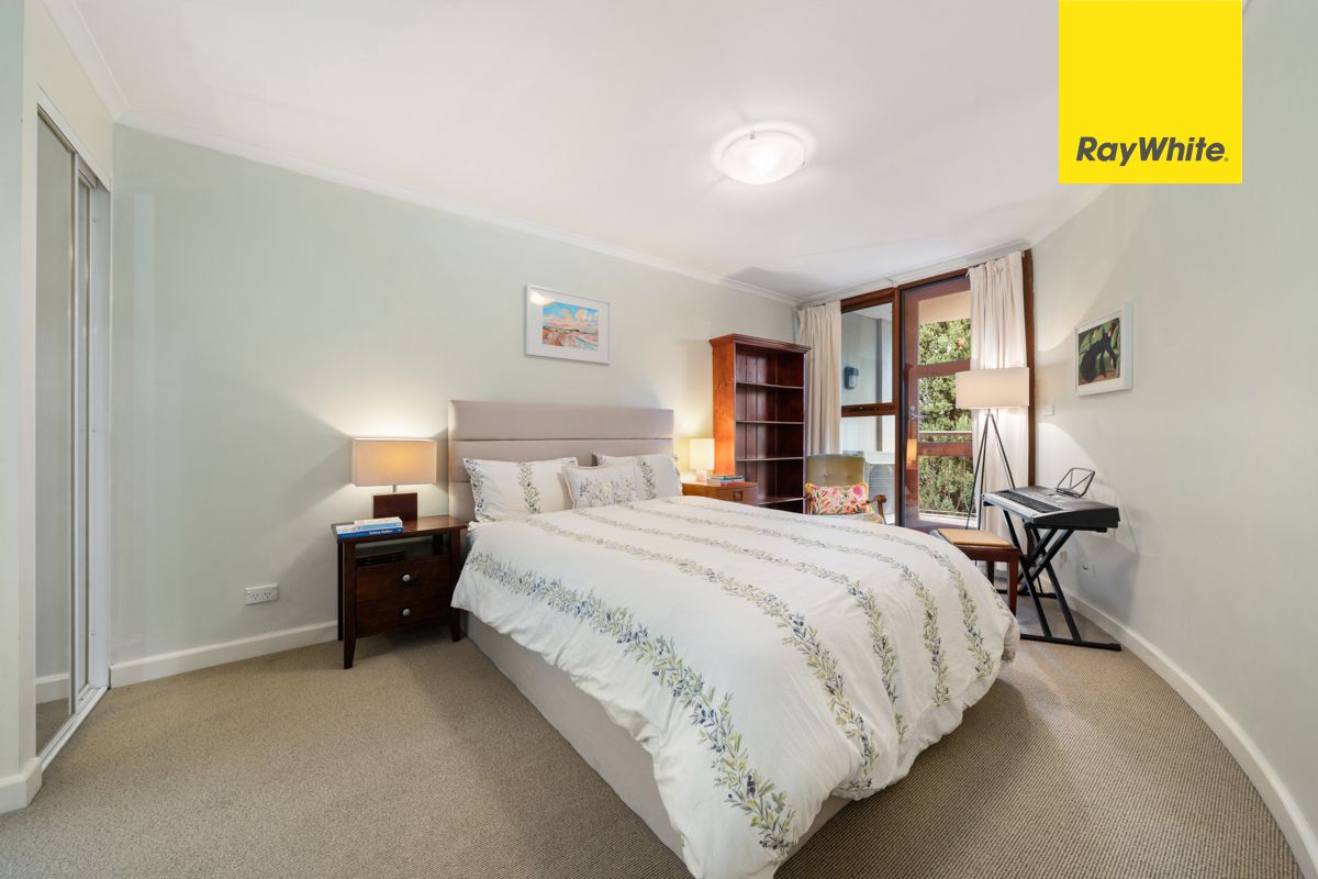 36/18 Captain Cook Crescent — photo 7 of 13