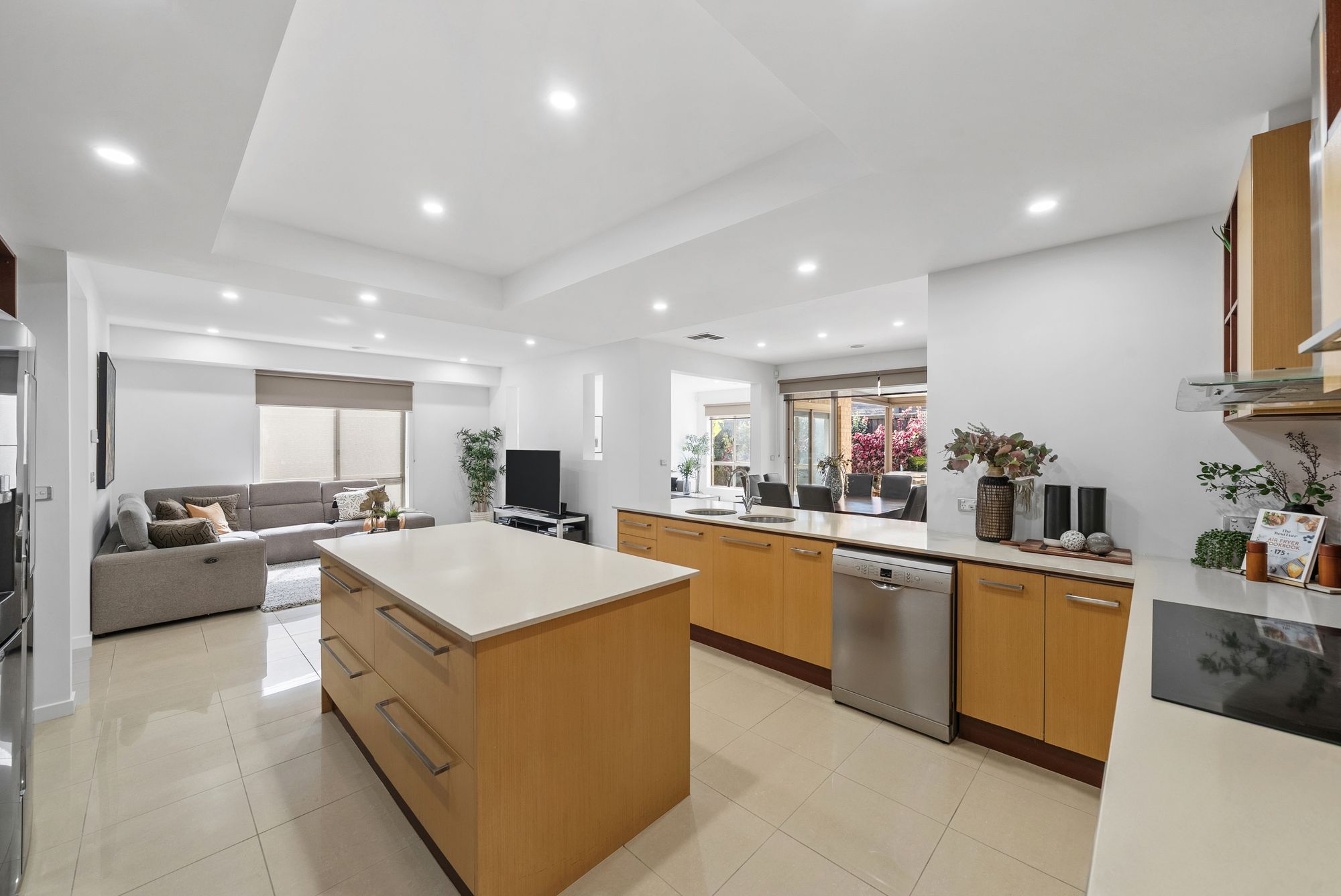 6 Lauradan Avenue — photo 11 of 30