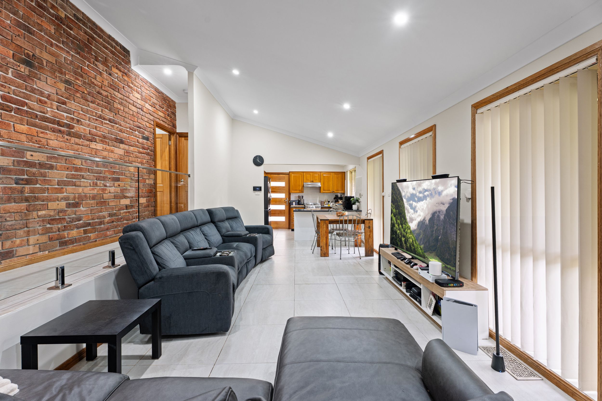 37 Charles Sturt Drive — photo 3 of 20