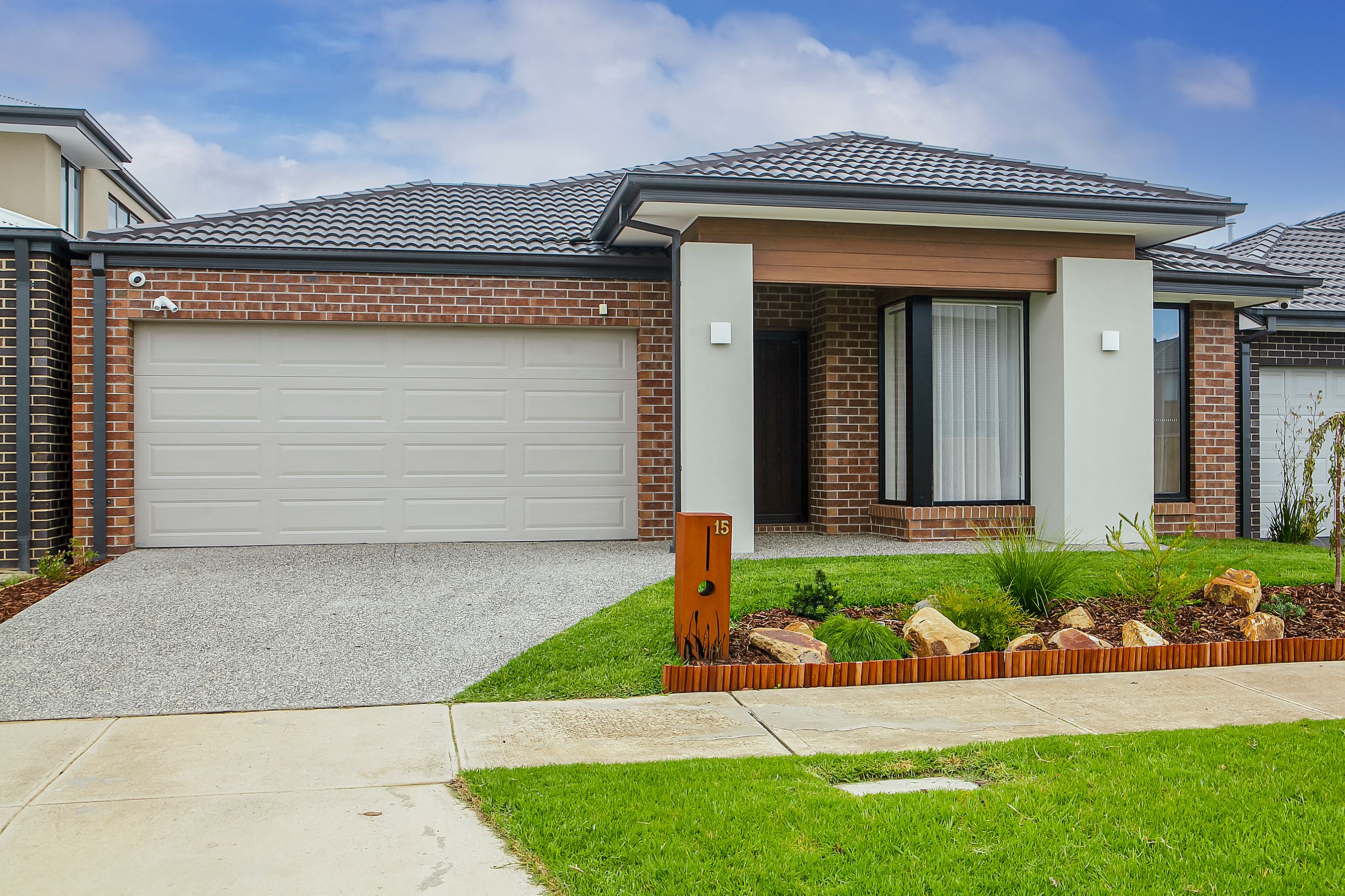15 Dapple Crescent, Clyde North VIC 3978