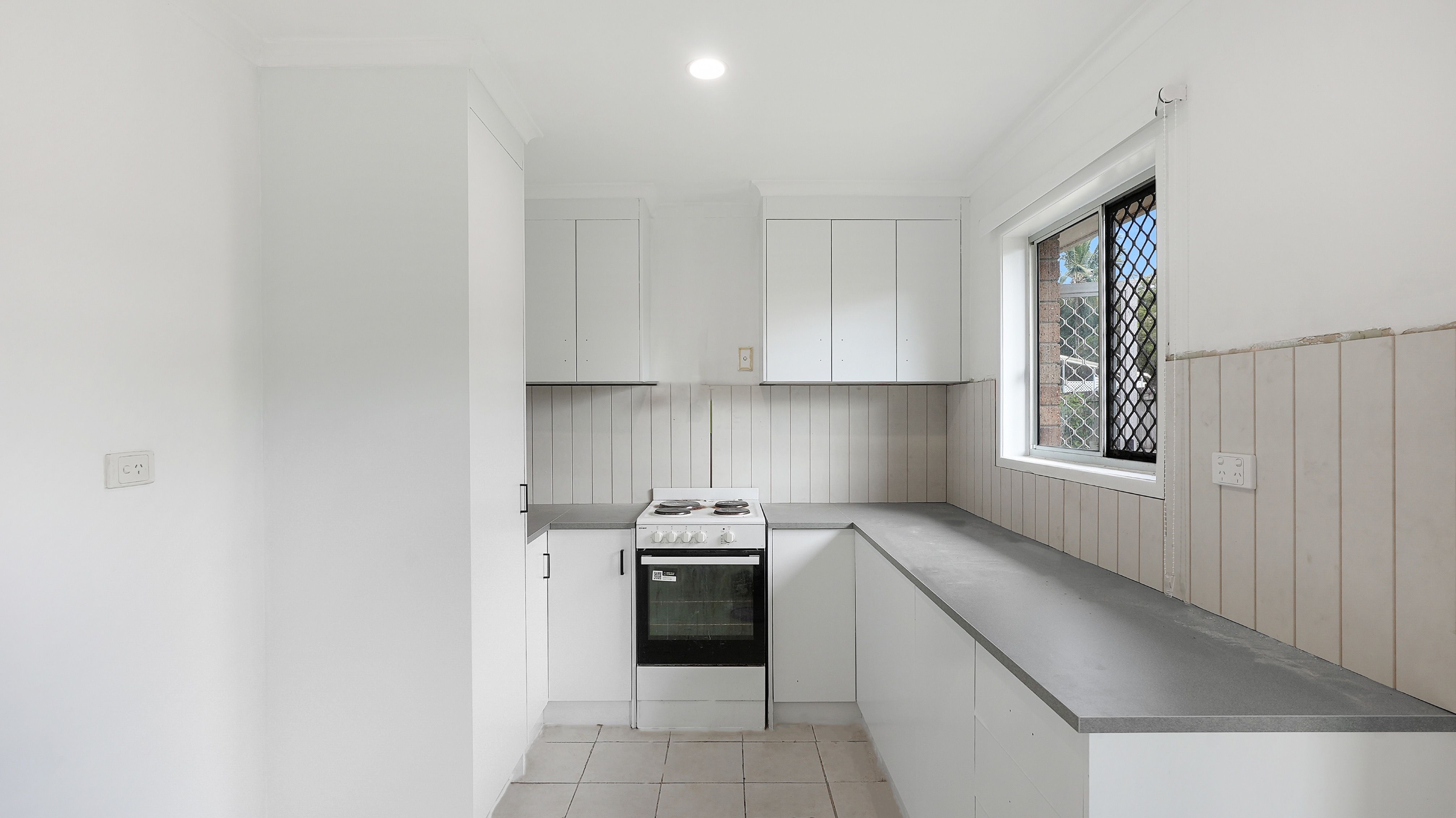 21 Mcewen Street, Mooroobool, QLD 4870