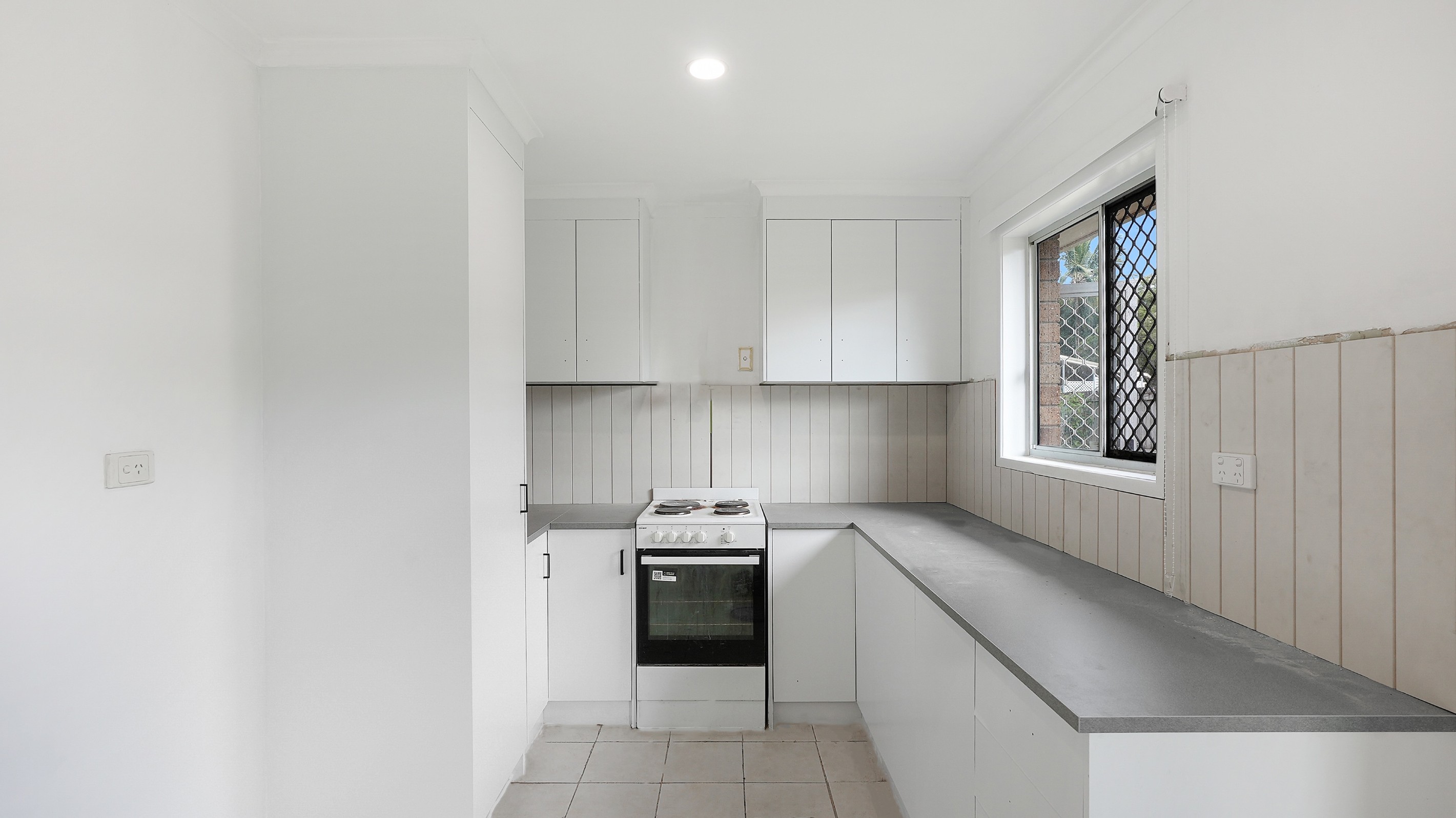 21 Mcewen Street, Mooroobool, QLD 4870