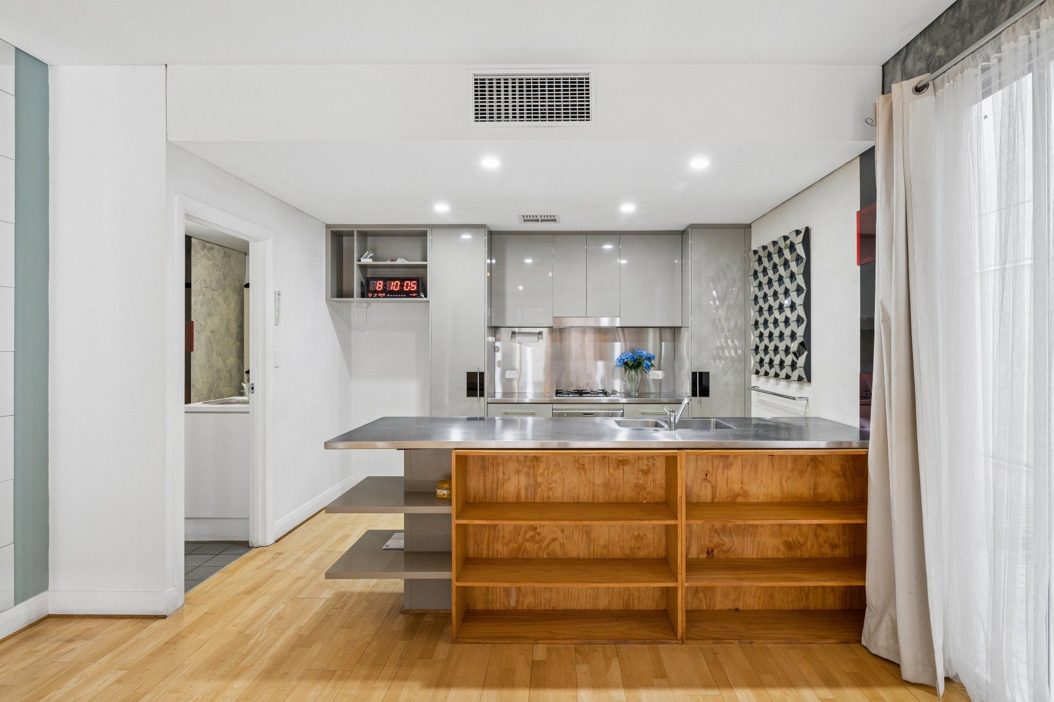 2/21 Russell Street — photo 5 of 26