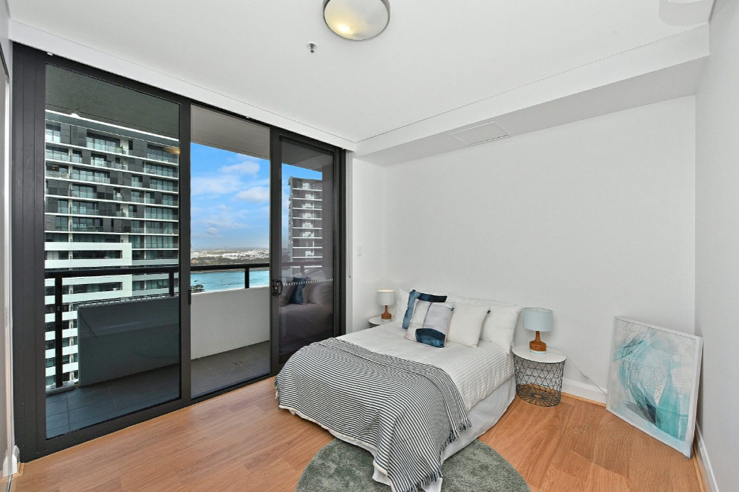 1808/63 Shoreline Drive — photo 3 of 5