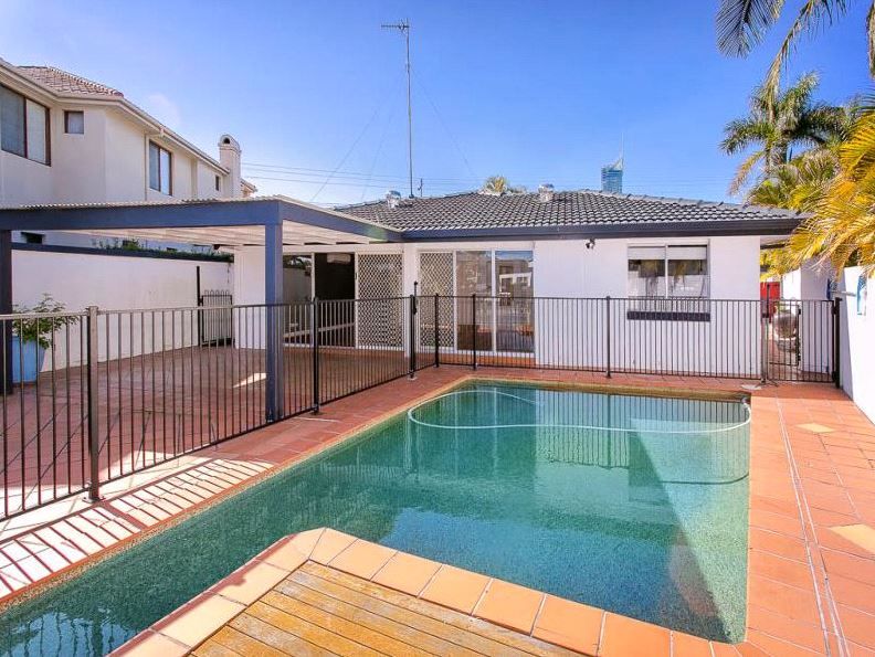 24 Salerno Street, Isle Of Capri, QLD 4217