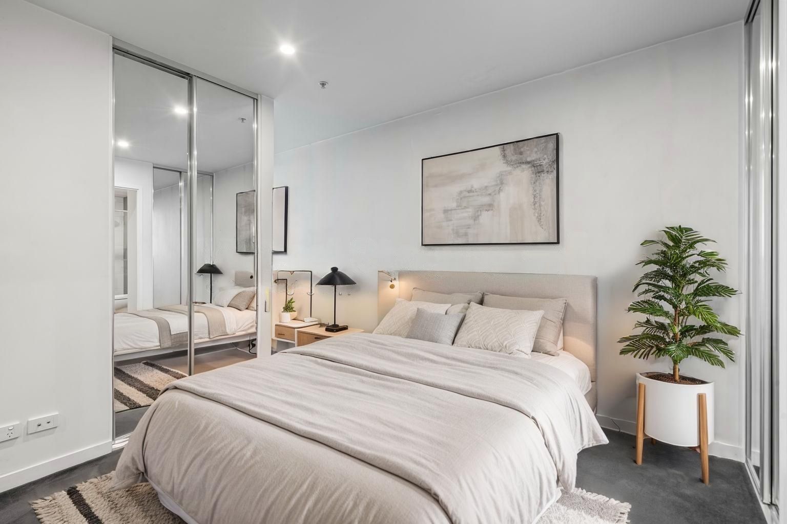 2206/89 Gladstone Street, South Melbourne, VIC 3205