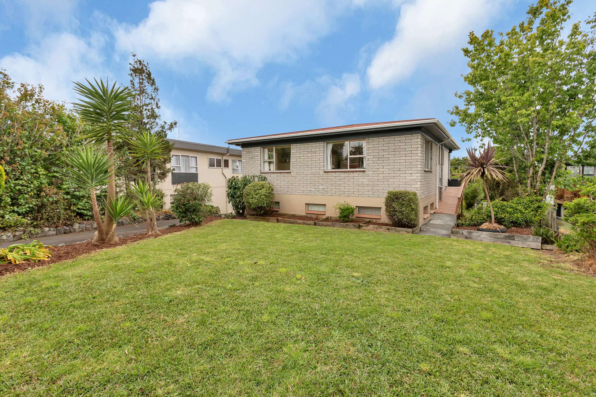 59 Beazley Crescent photo 3