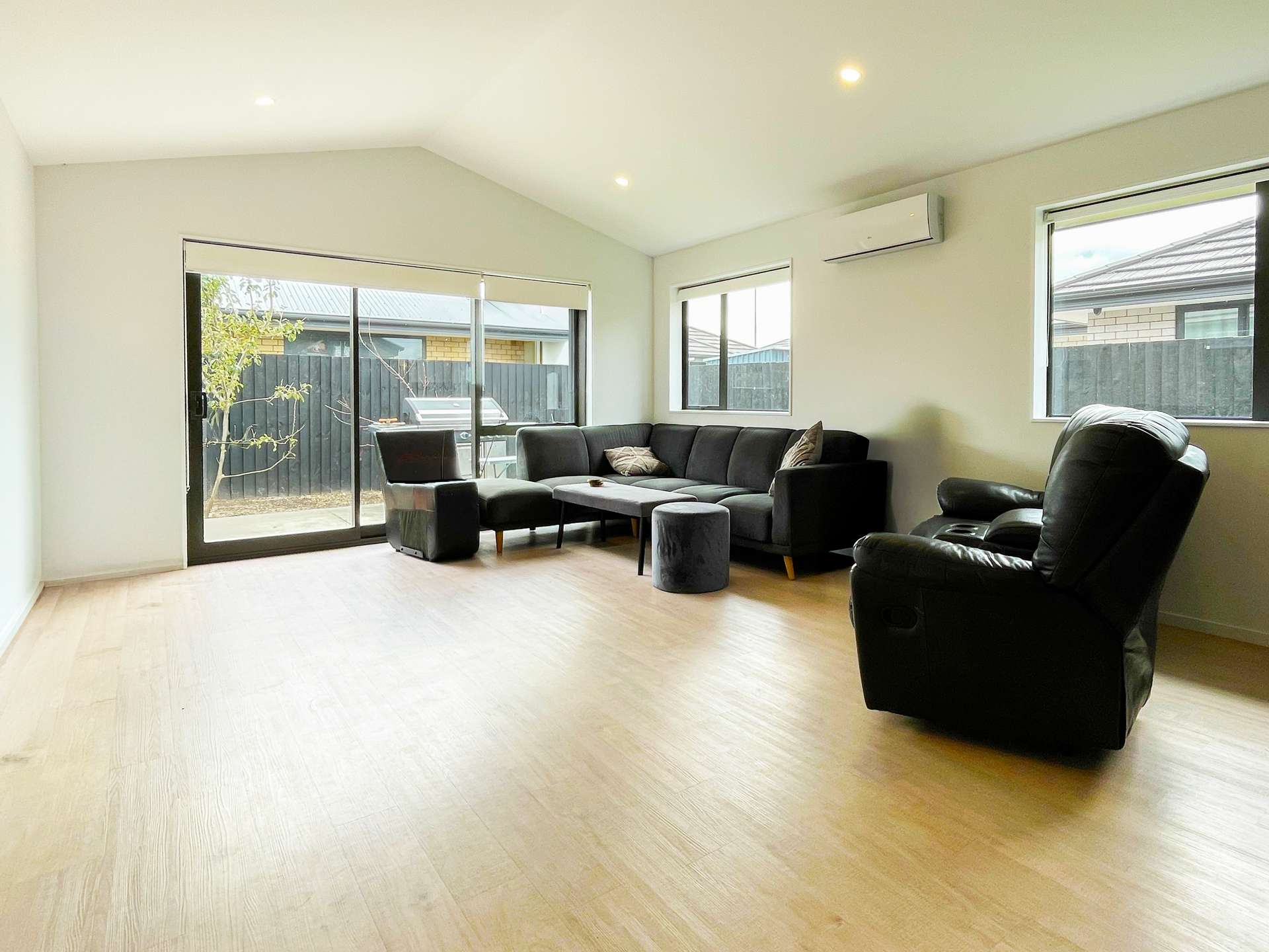 26 Saddlers Lane photo 2