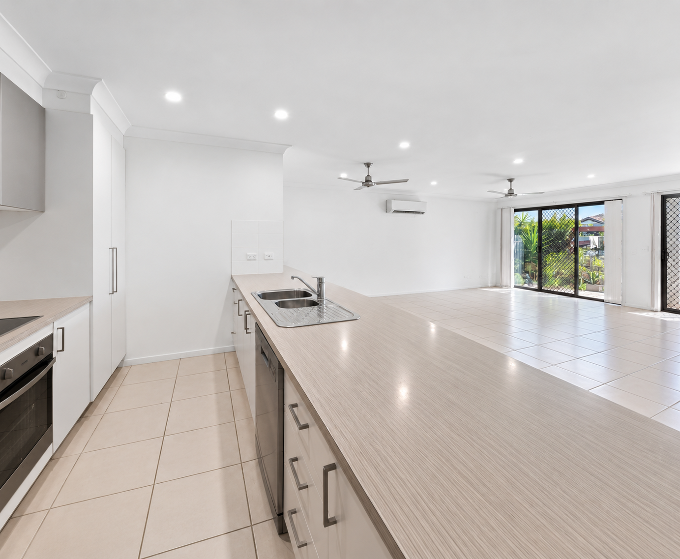 1/15 Kaplan Street — photo 4 of 14