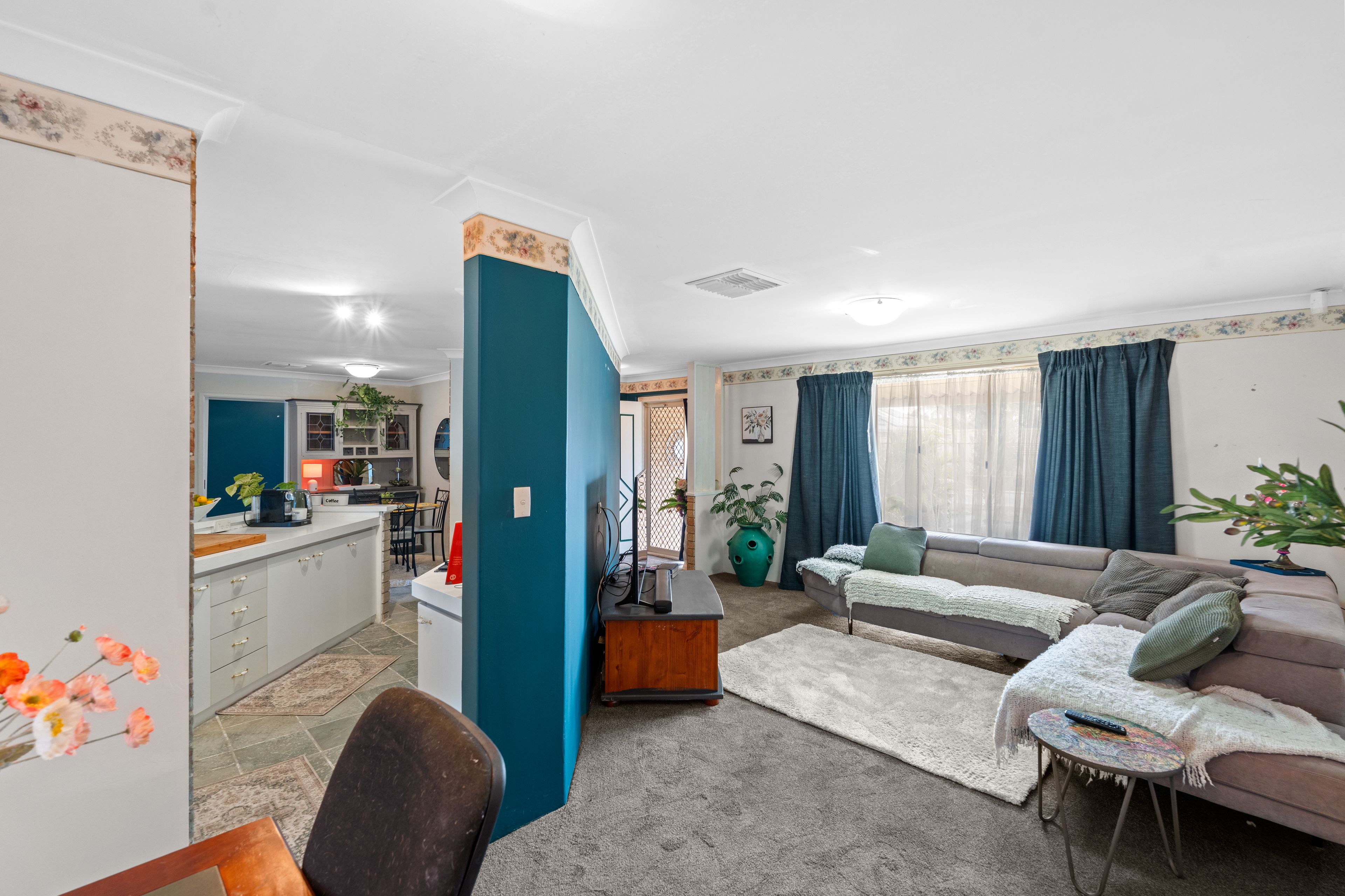 18 DURACK Crescent — photo 13 of 23