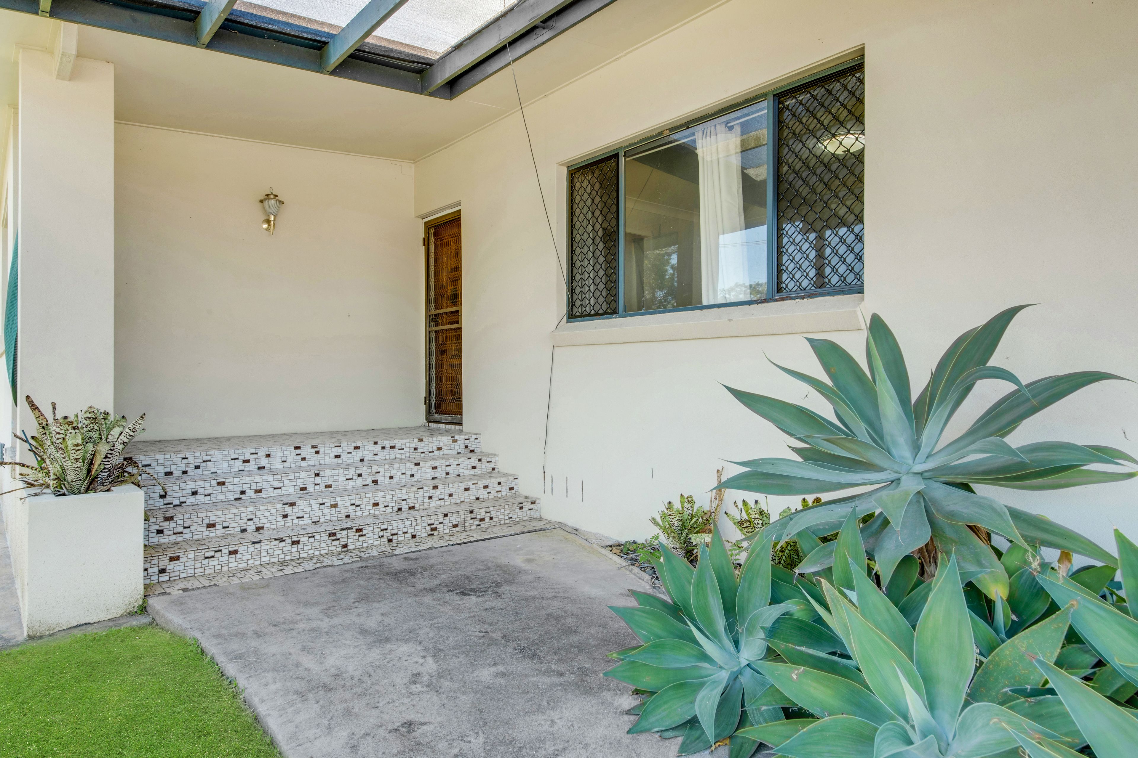 6 McCann Street, South Gladstone, QLD 4680