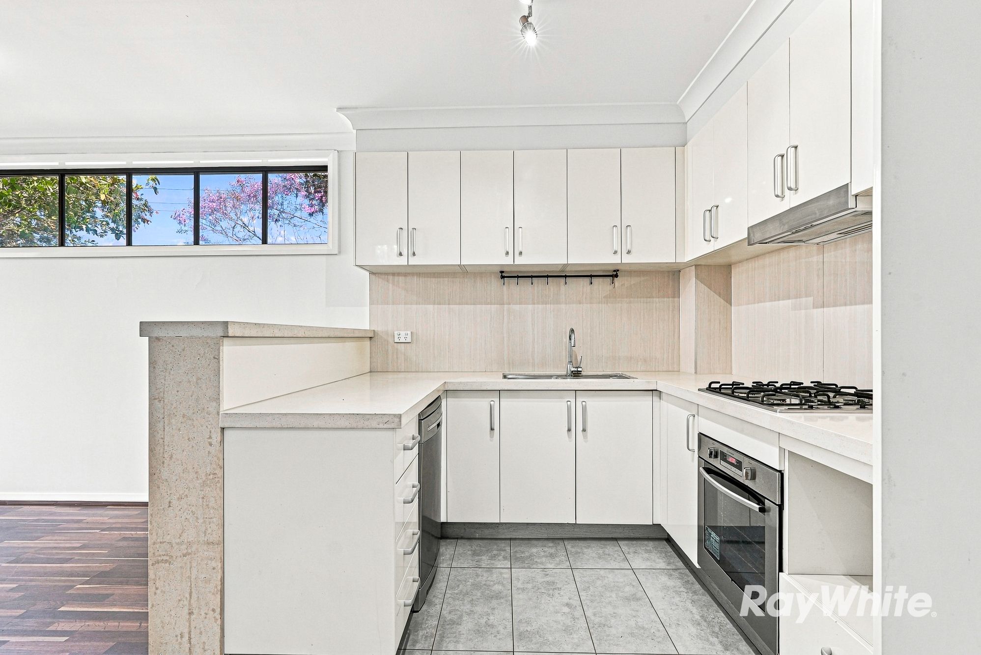 16/23 Elizabeth Street — photo 3 of 21