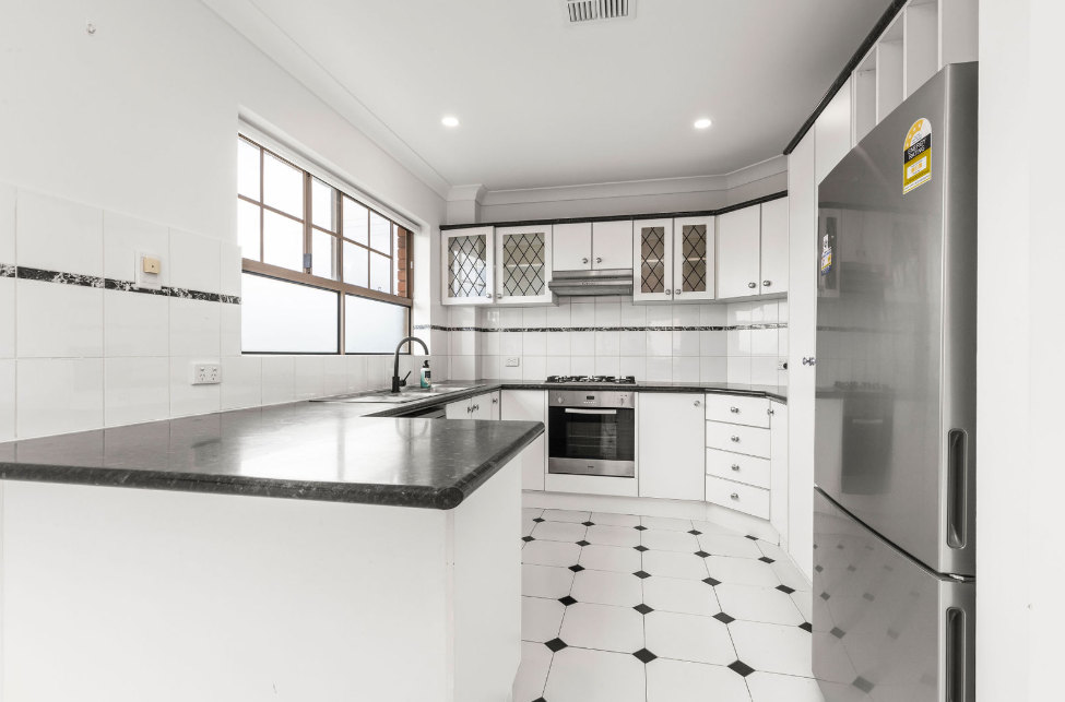 2/215 Baroona Road — photo 3 of 11