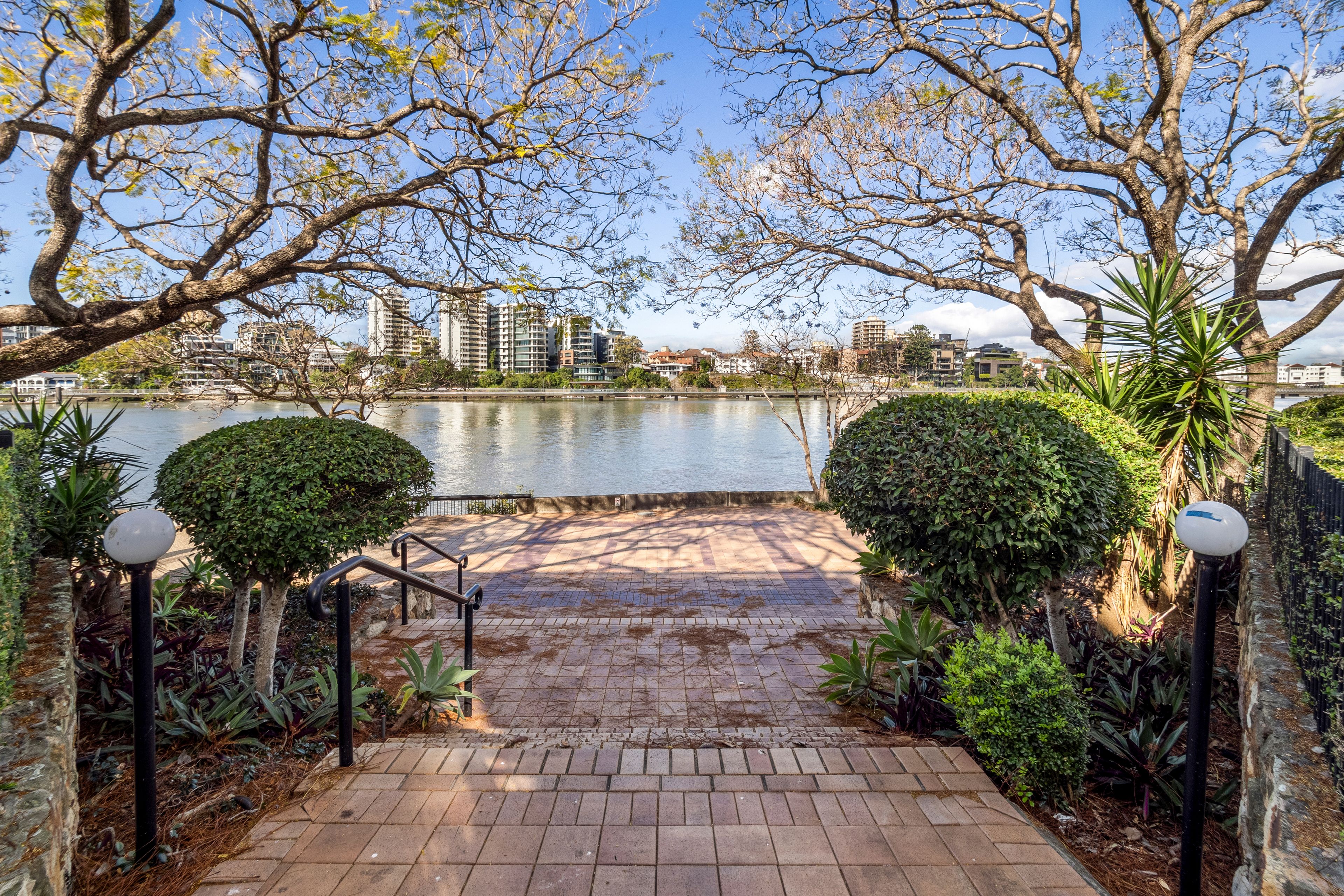 4001/56 Wharf Street — photo from Ray White West End