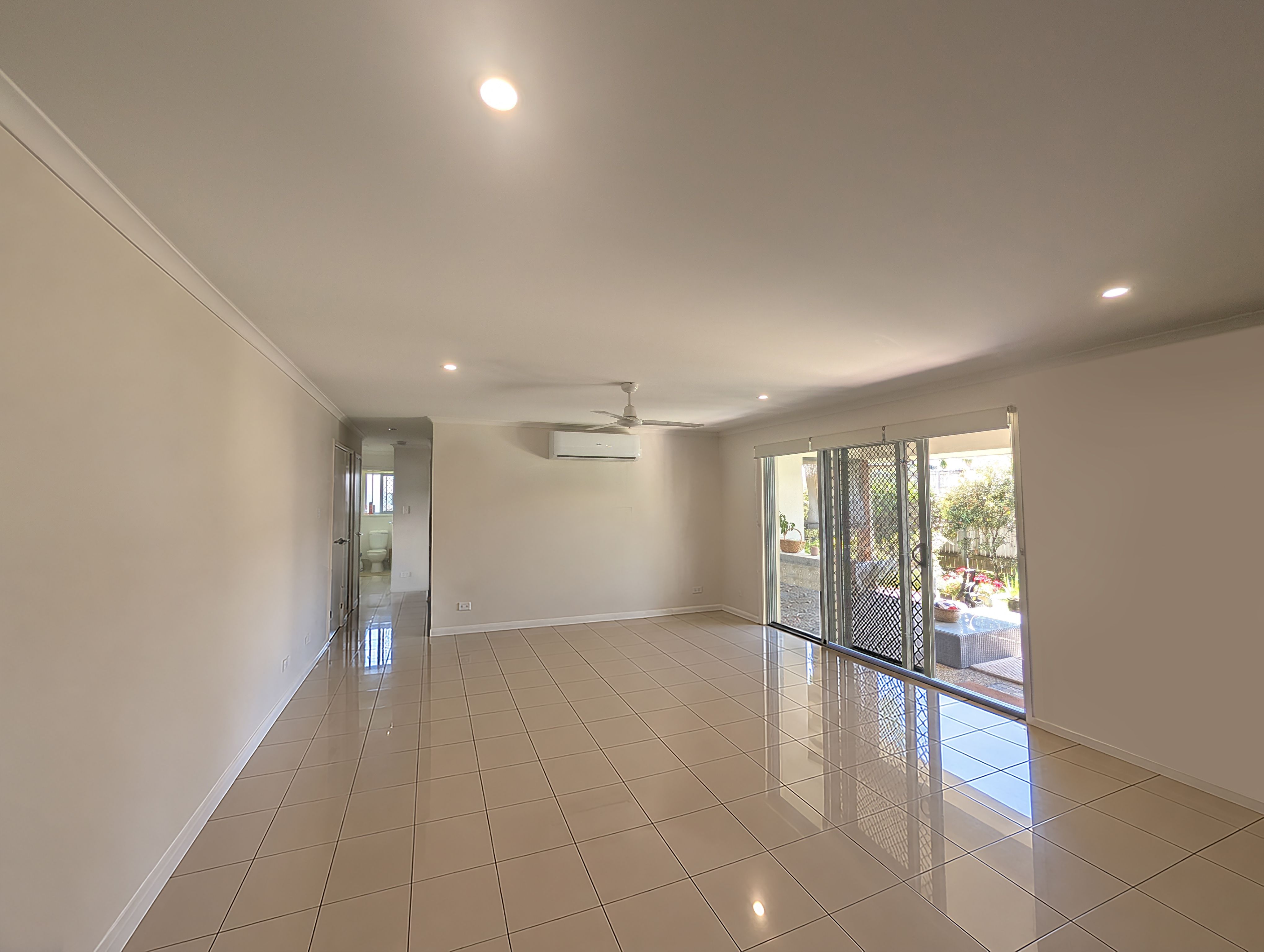 Unit 1/9 Bilenda Close — photo 3 of 7