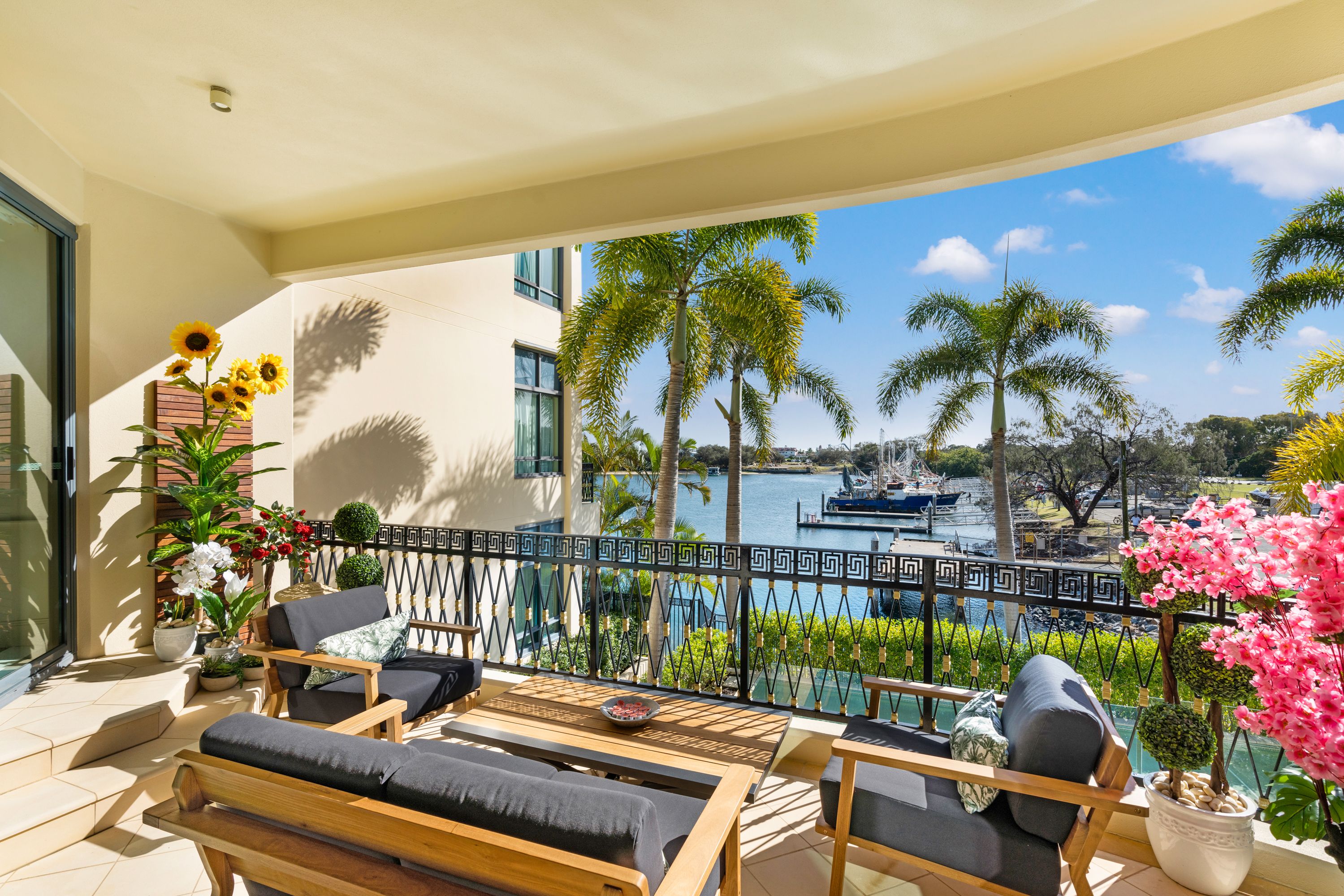 94 Seaworld Drive, Main Beach QLD 4217