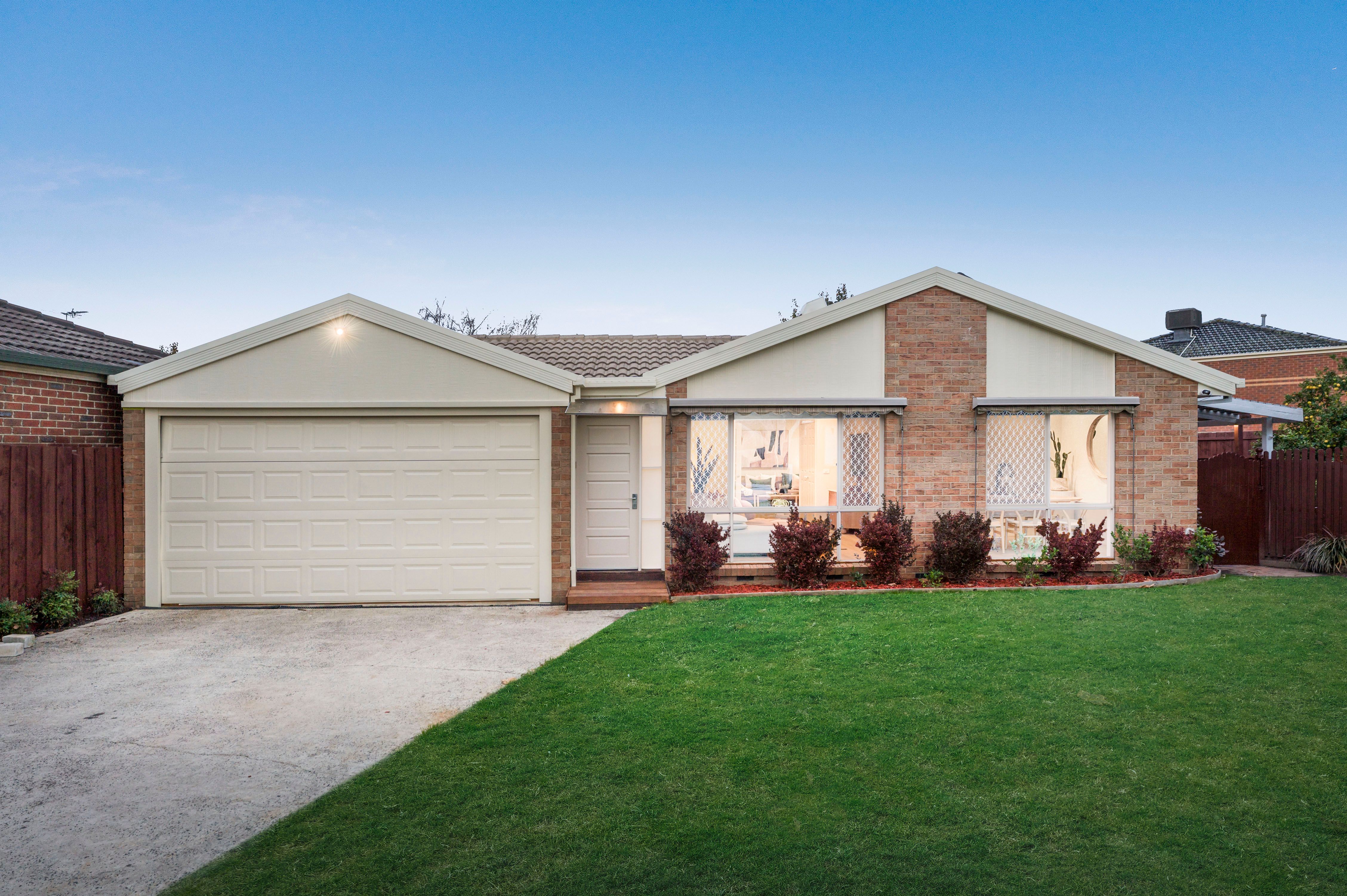 4 St Helena Place, Rowville, VIC 3178
