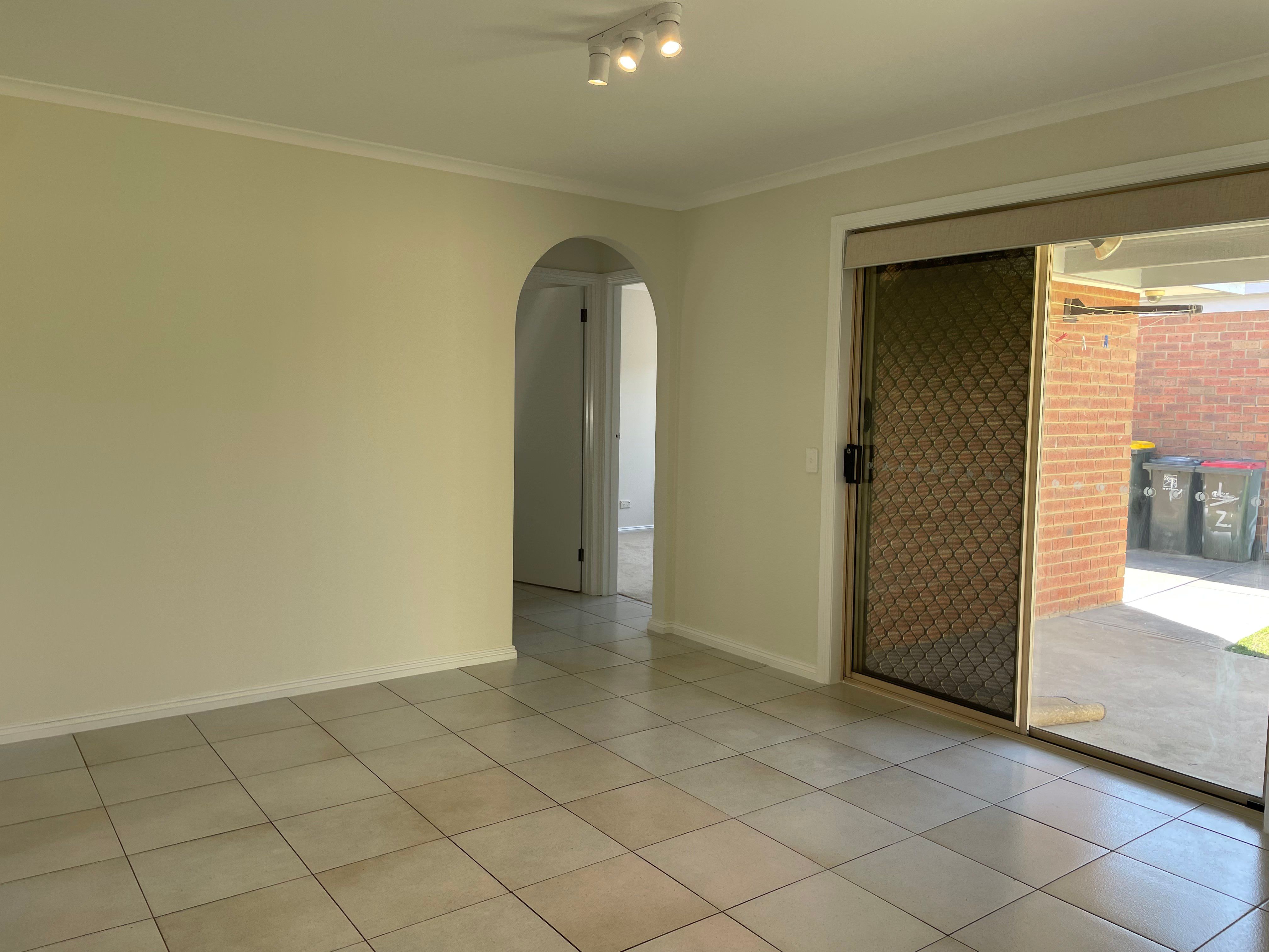 1/2 Edwards Street — photo 3 of 10