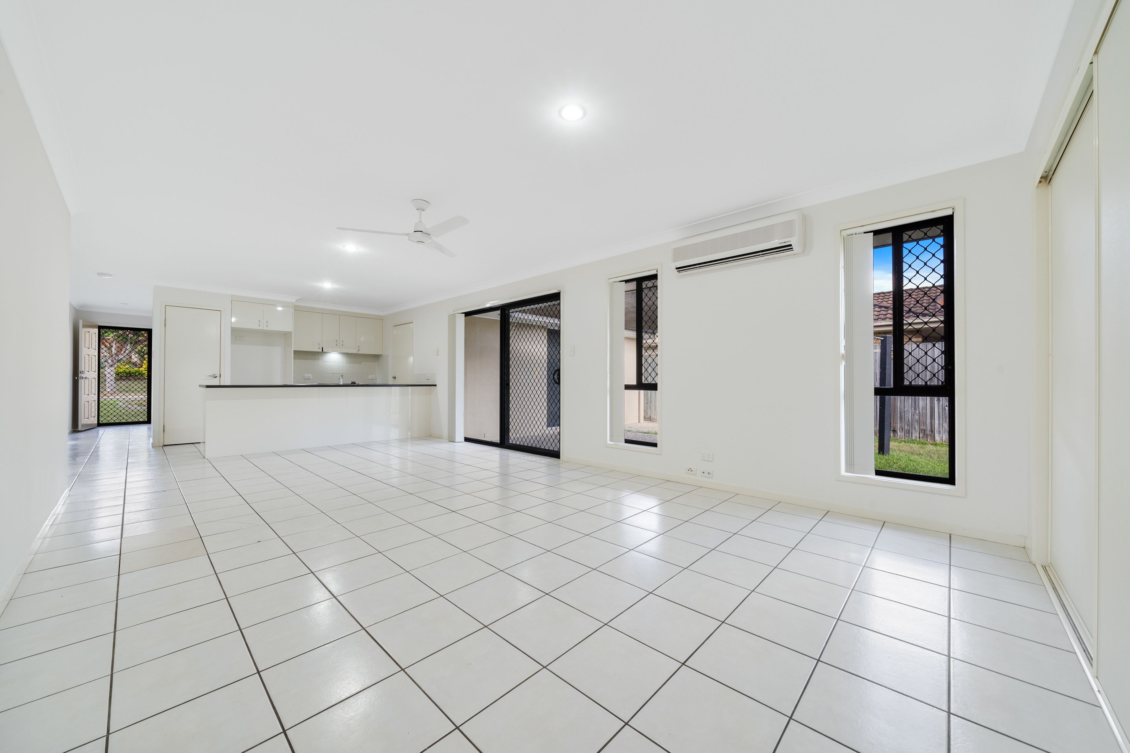 8 Wisdom Way, Crestmead, QLD 4132