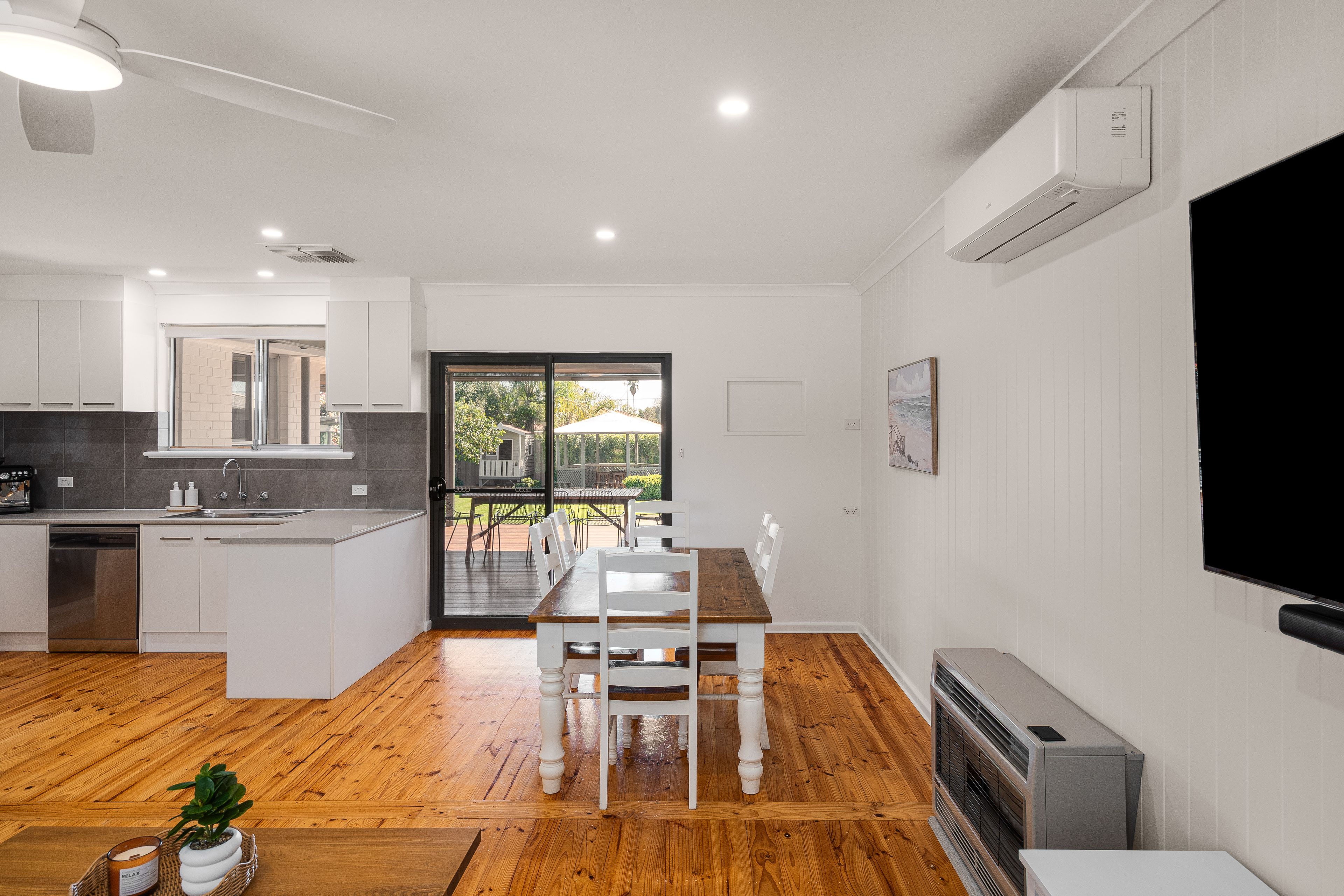 16 Graham Avenue — photo 6 of 24