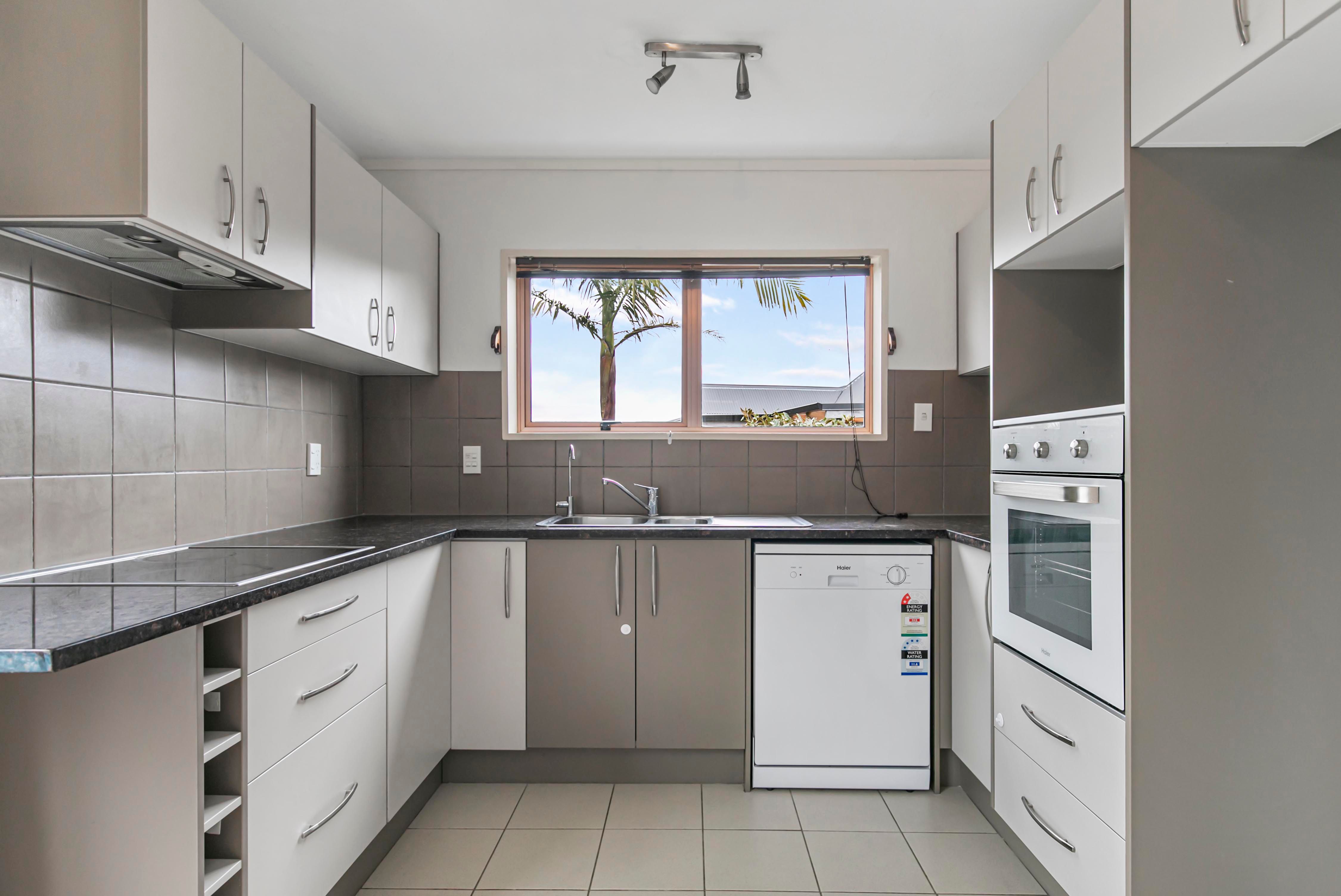 2/68 Prince Regent Drive, Half Moon Bay, Manukau City