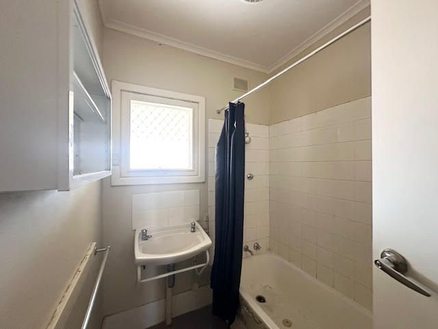 26 Murphy Crescent — photo 7 of 9