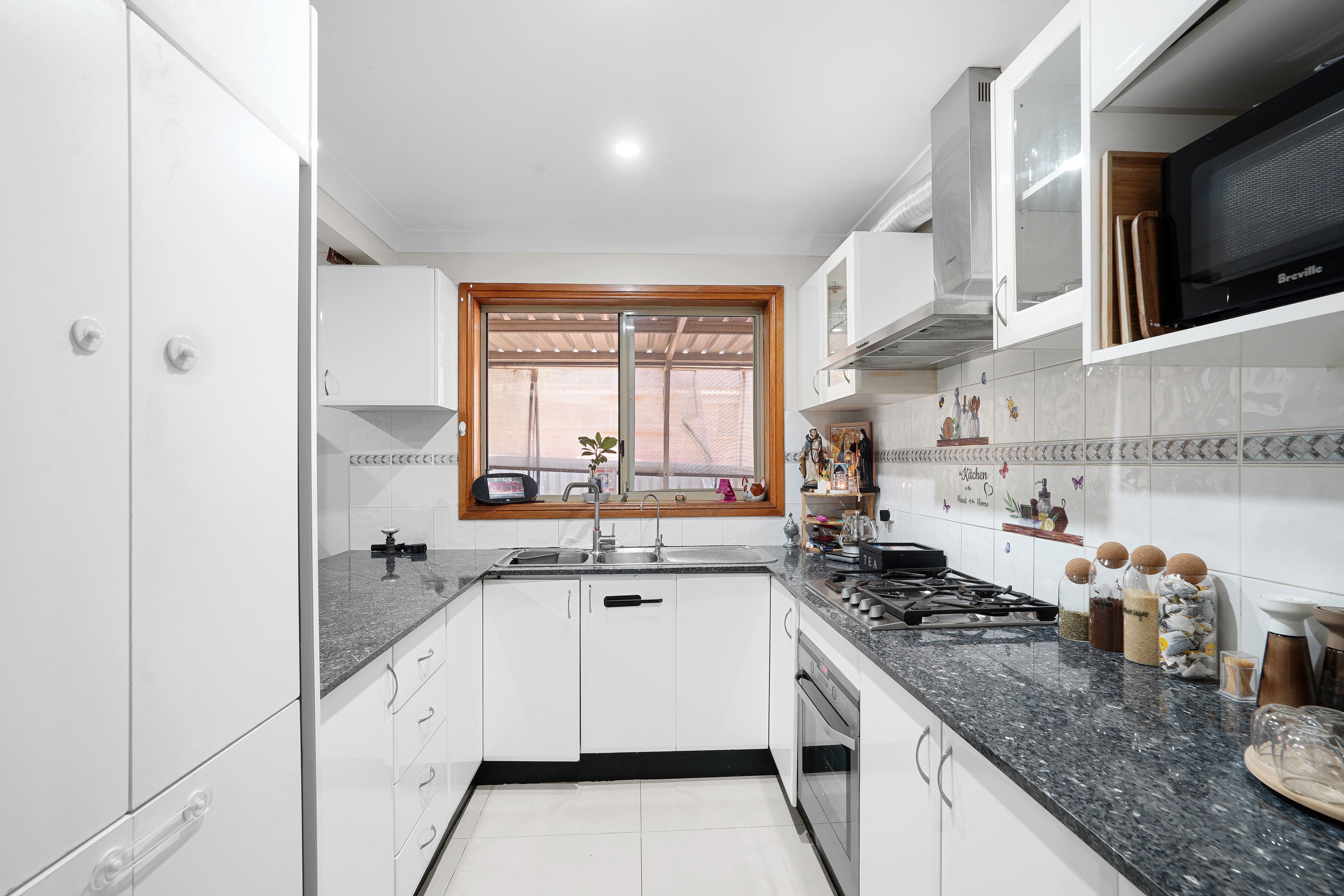 2/3 Claremont Crescent, Hinchinbrook, NSW 2168