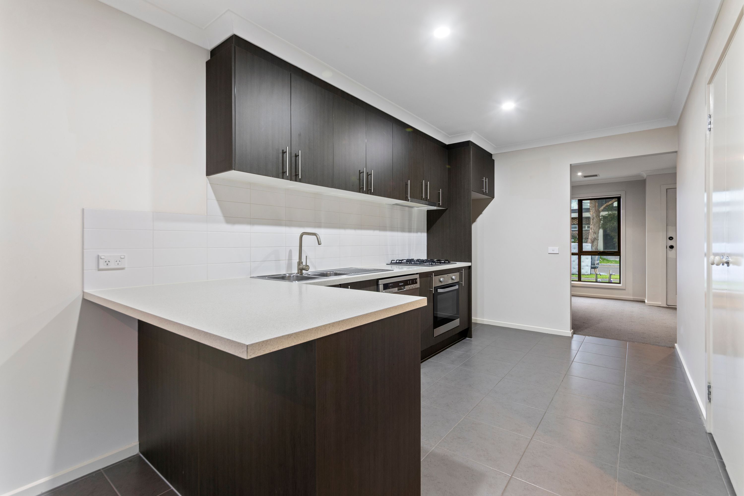 8 Bluestone Street — photo 5 of 28