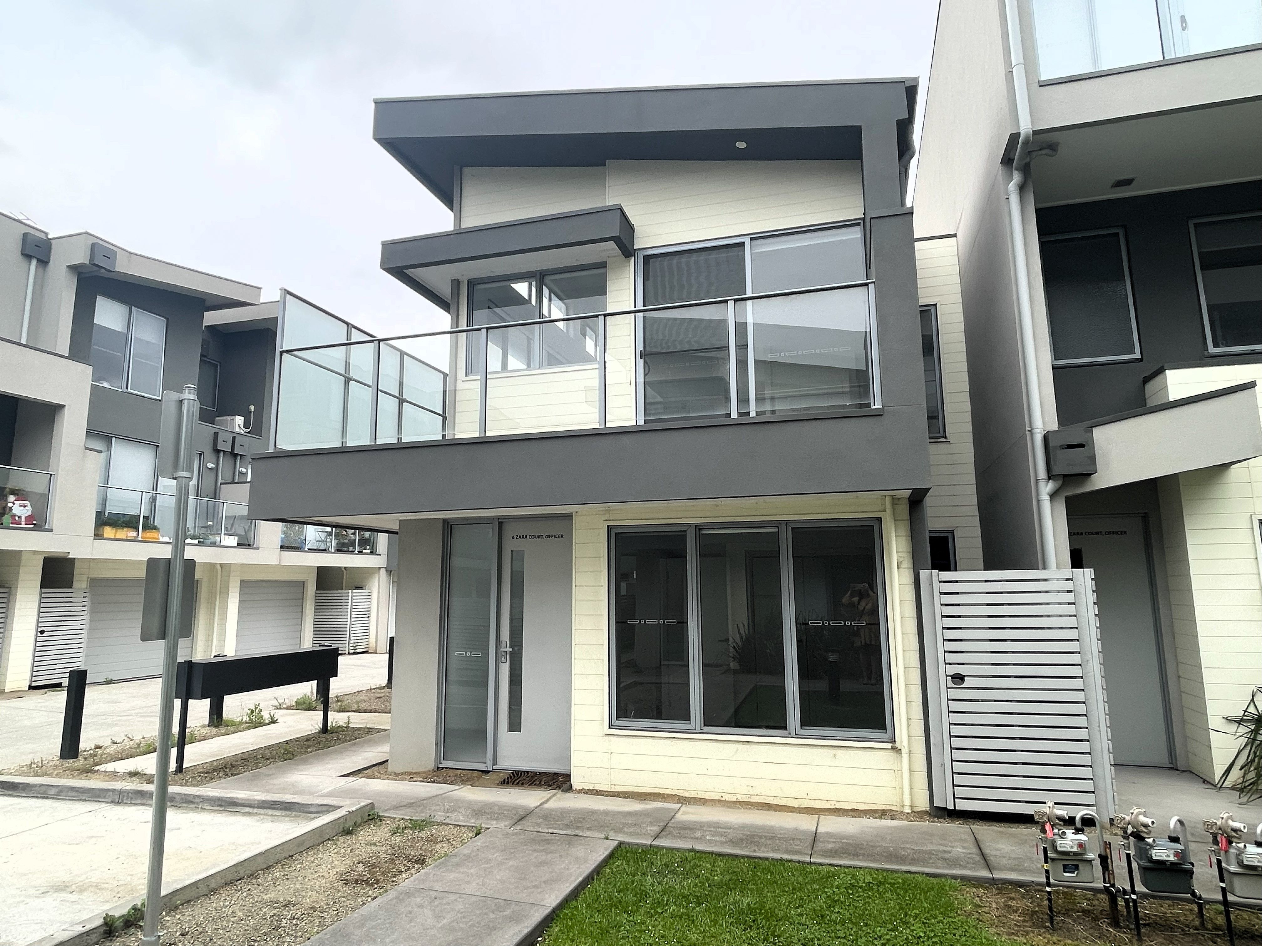 6 Zara Court — photo 11 of 12