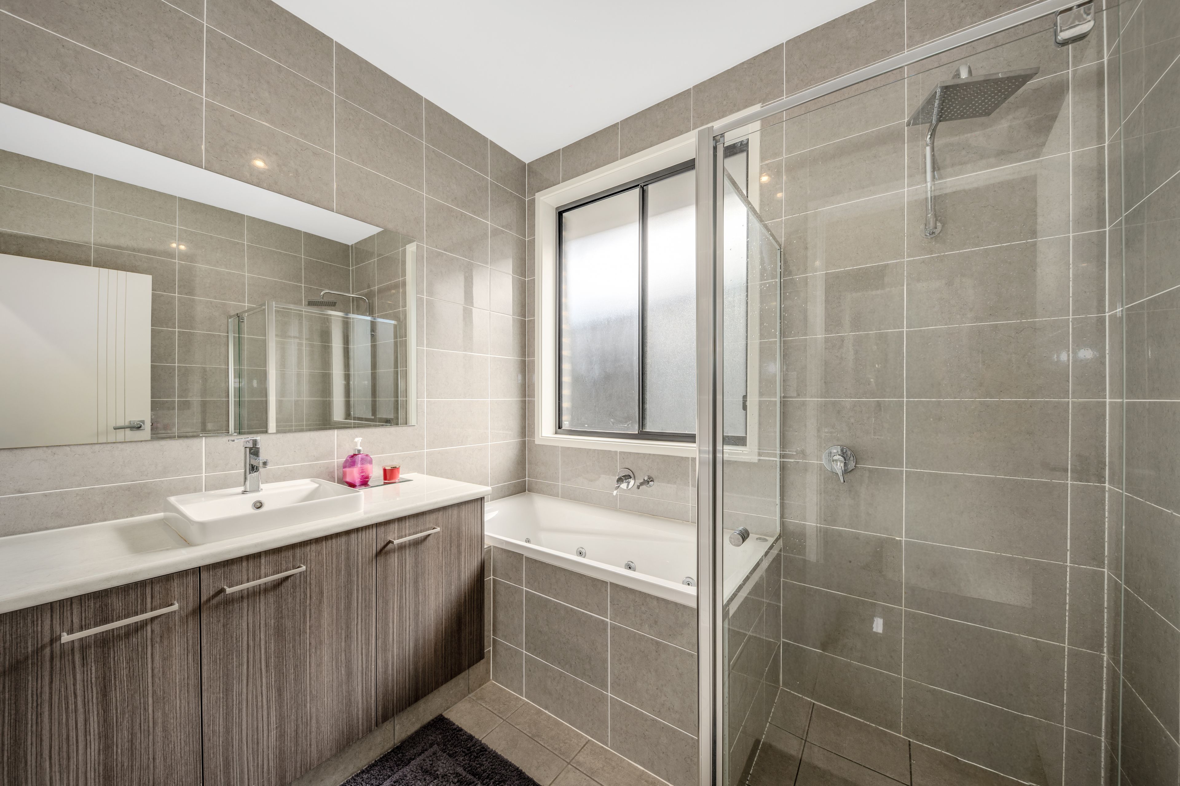 Sleek Modern Luxury — photo 17 of 23