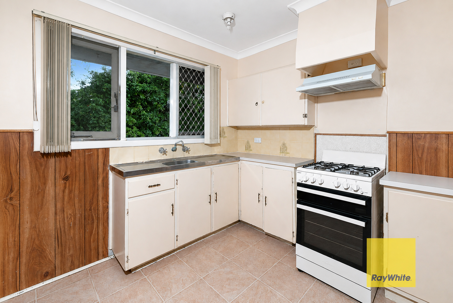 30 Golders Way — photo 9 of 20