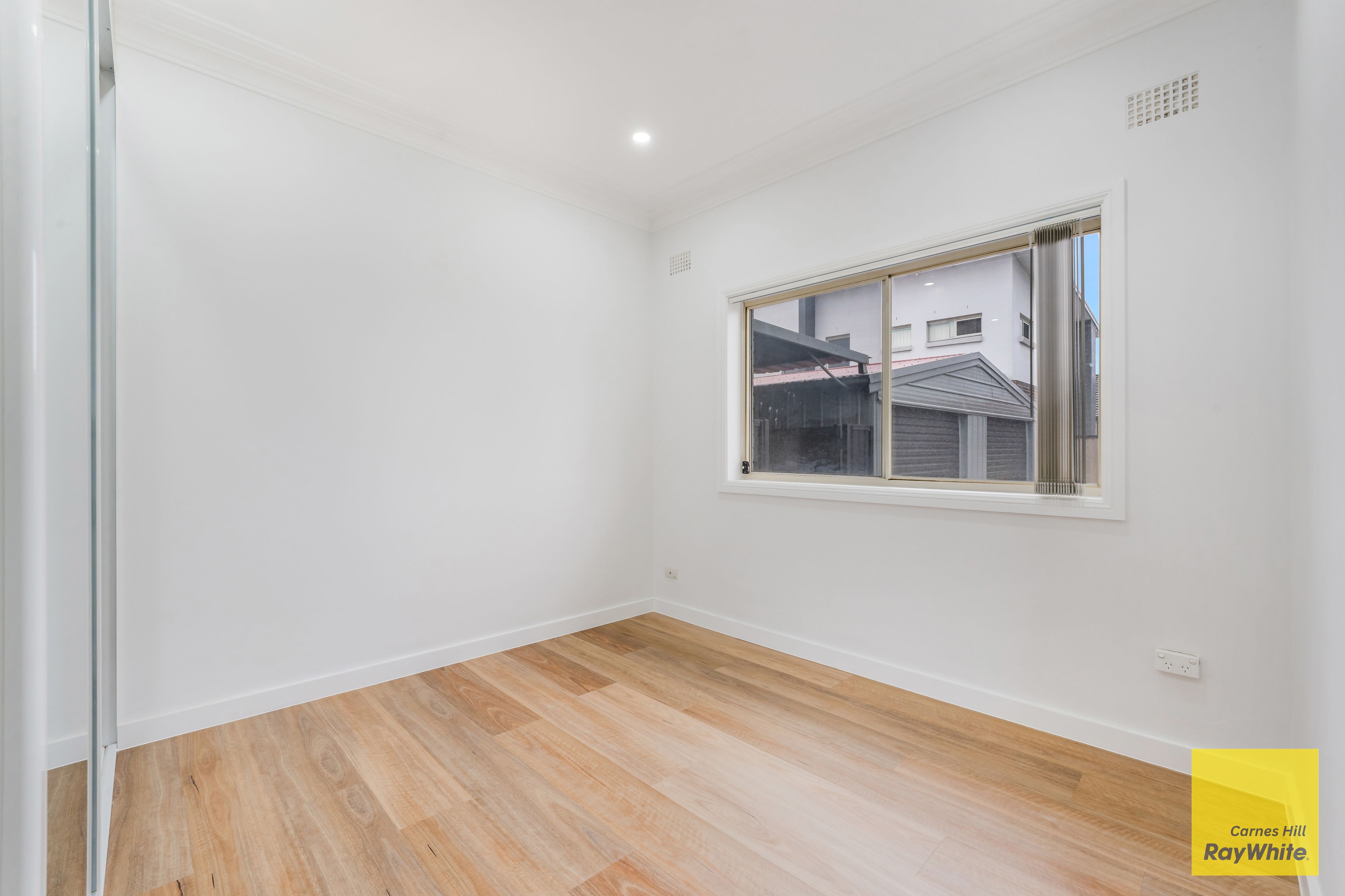96 Flowerdale Road — photo 11 of 14