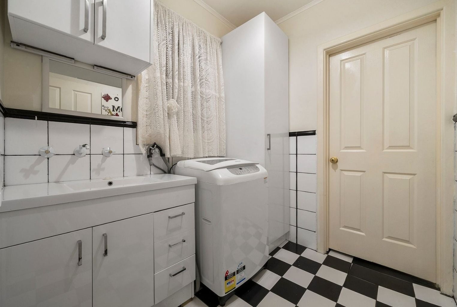 21 Salisbury Highway — photo 10 of 12