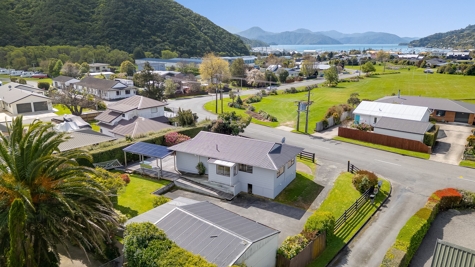 8 Beach Road, Waikawa, Marlborough District
