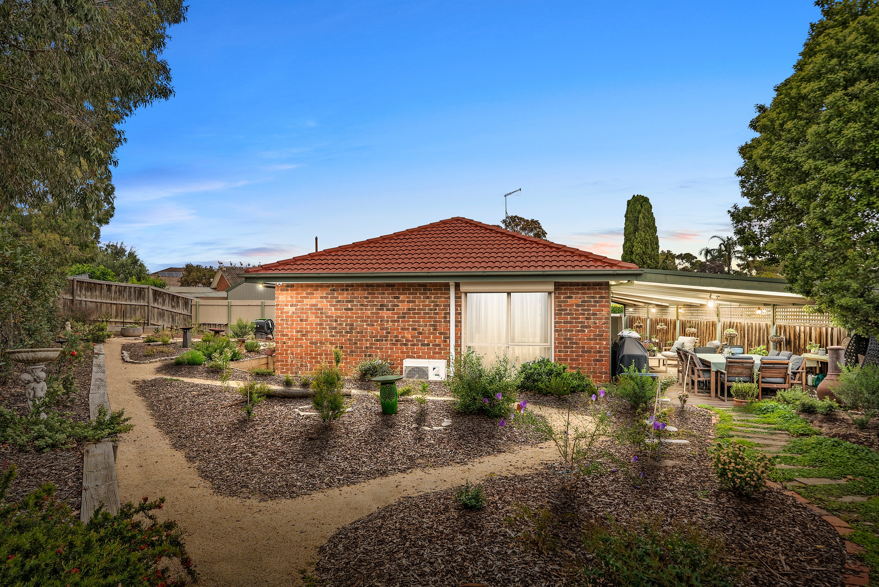 9 Narambi Close, Ferntree Gully, VIC 3156