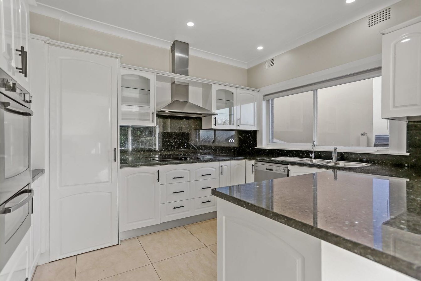 33 Raeburn Avenue — photo 6 of 14