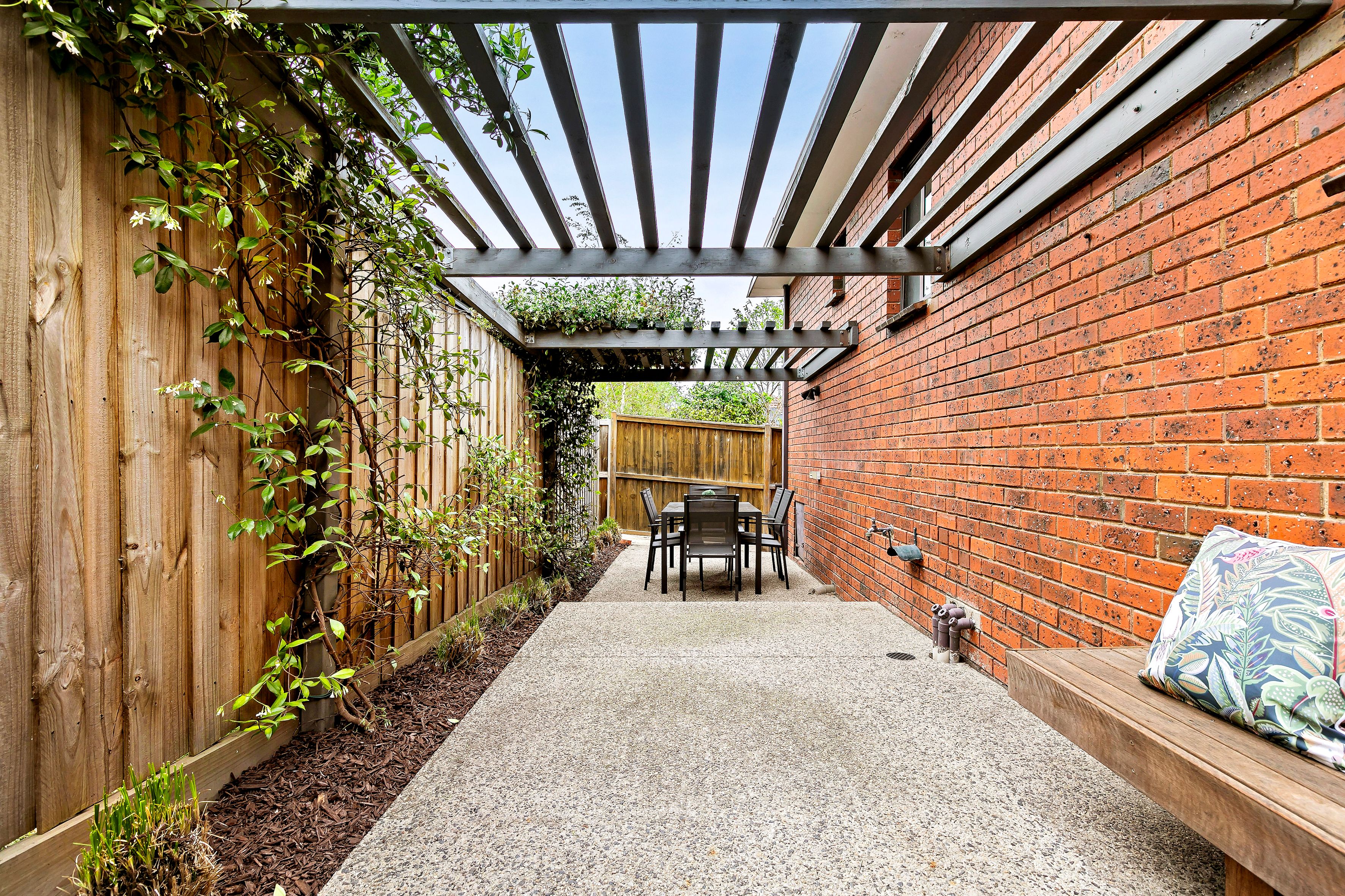 5/4 Balfe Crescent — photo 11 of 14