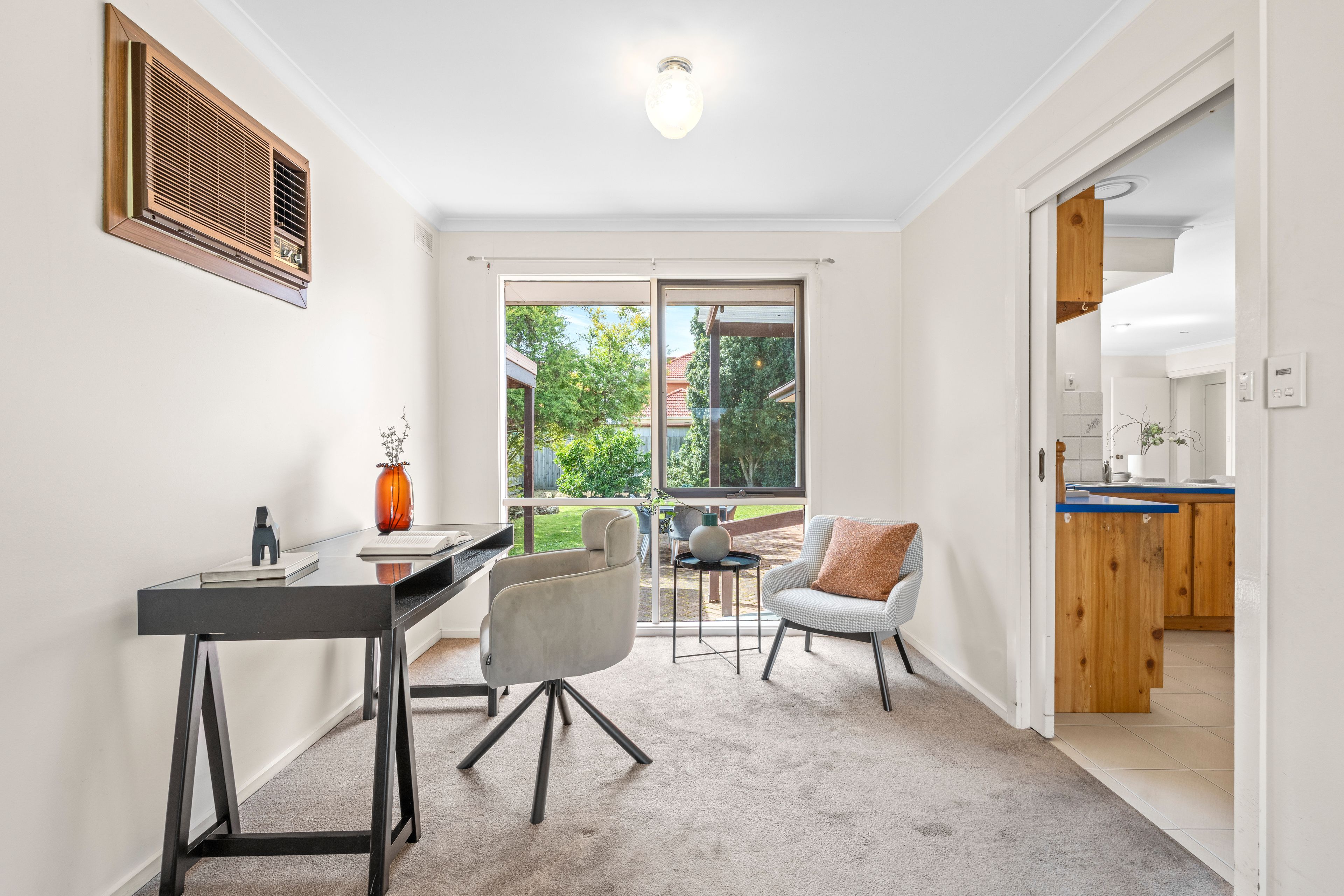 12 Penrith Crescent — photo 3 of 16