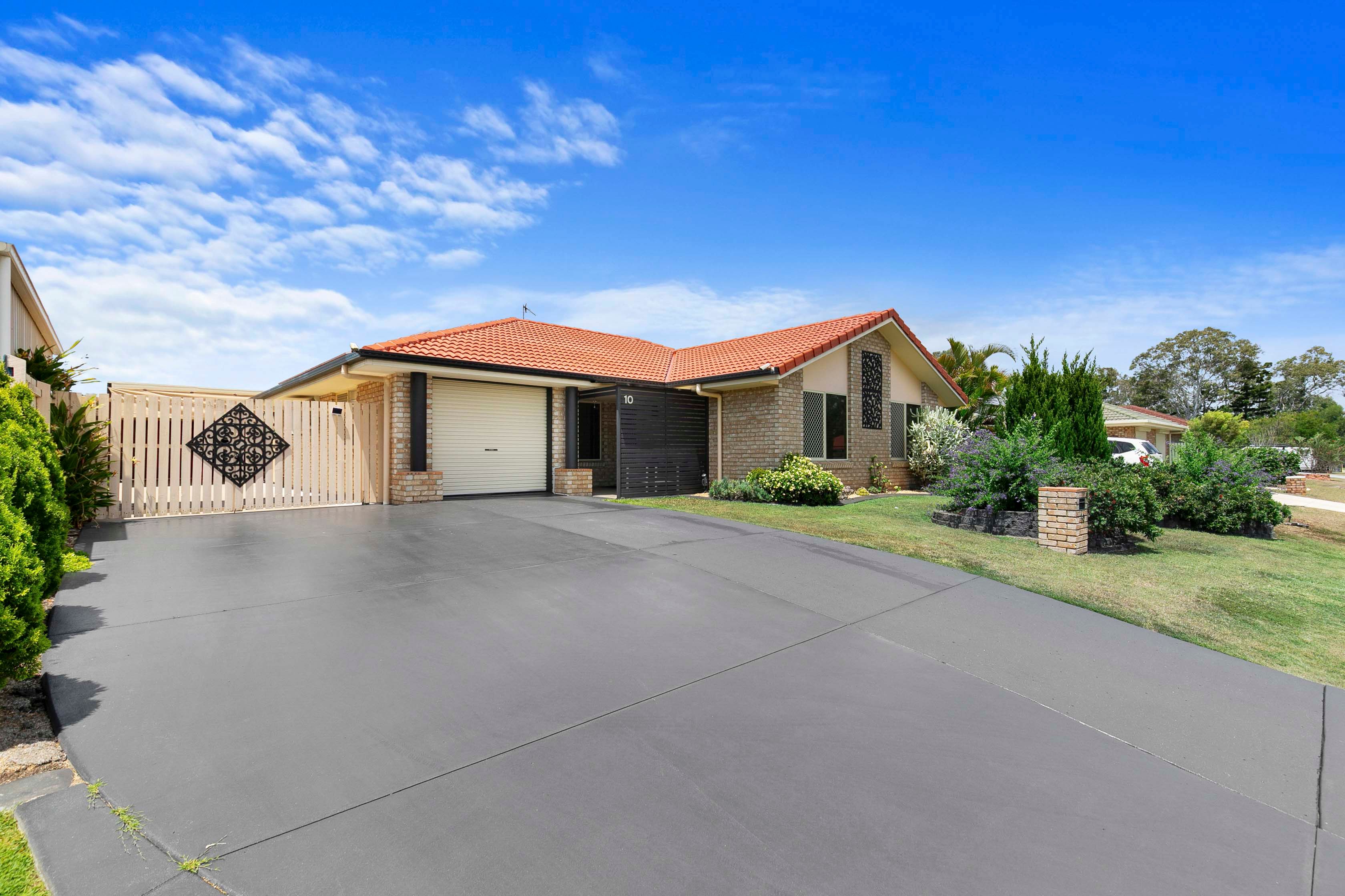 10 Gumtree Drive, Urraween, QLD 4655